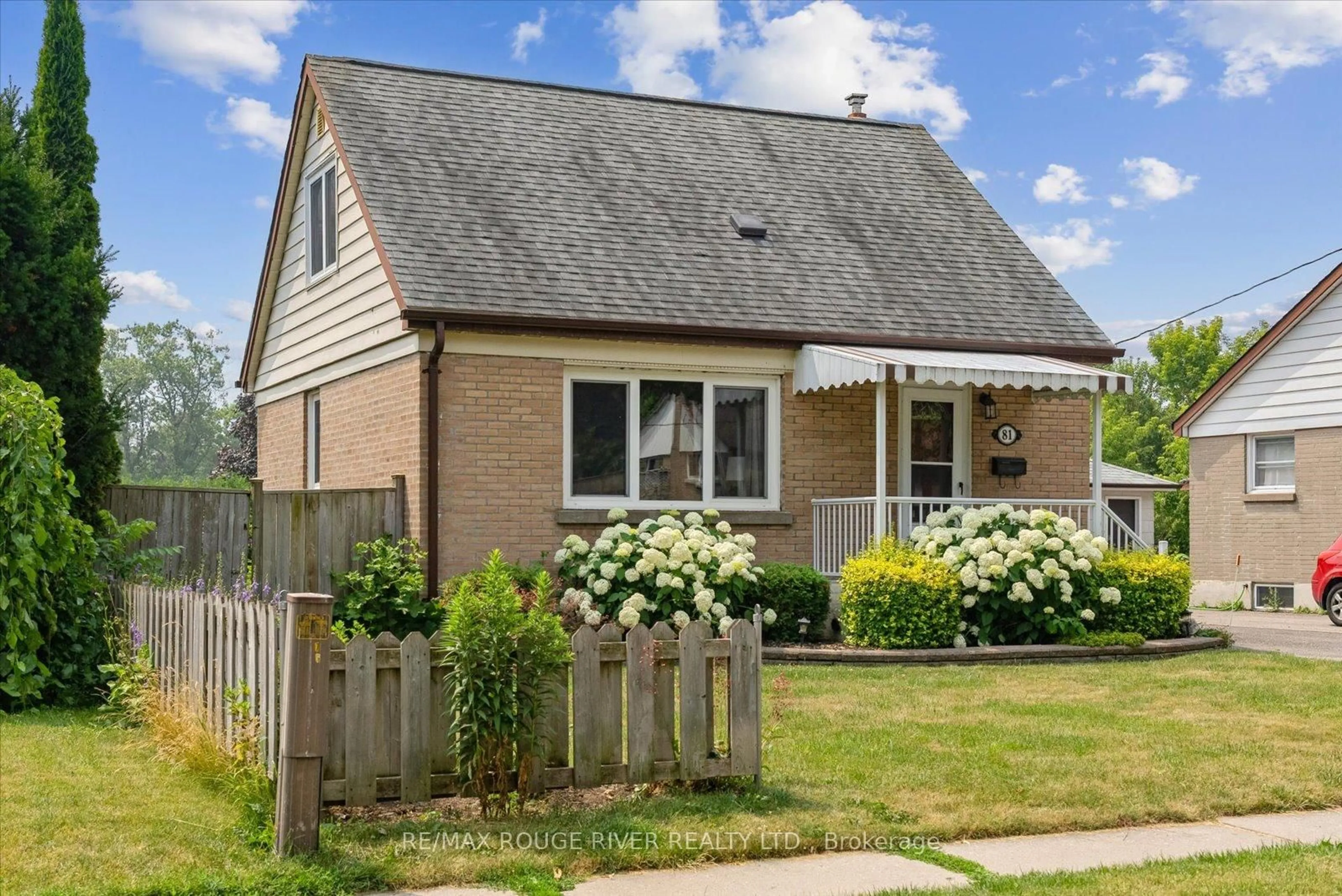 Home with vinyl exterior material, street for 81 Kawartha Ave, Oshawa Ontario L1H 3Y7