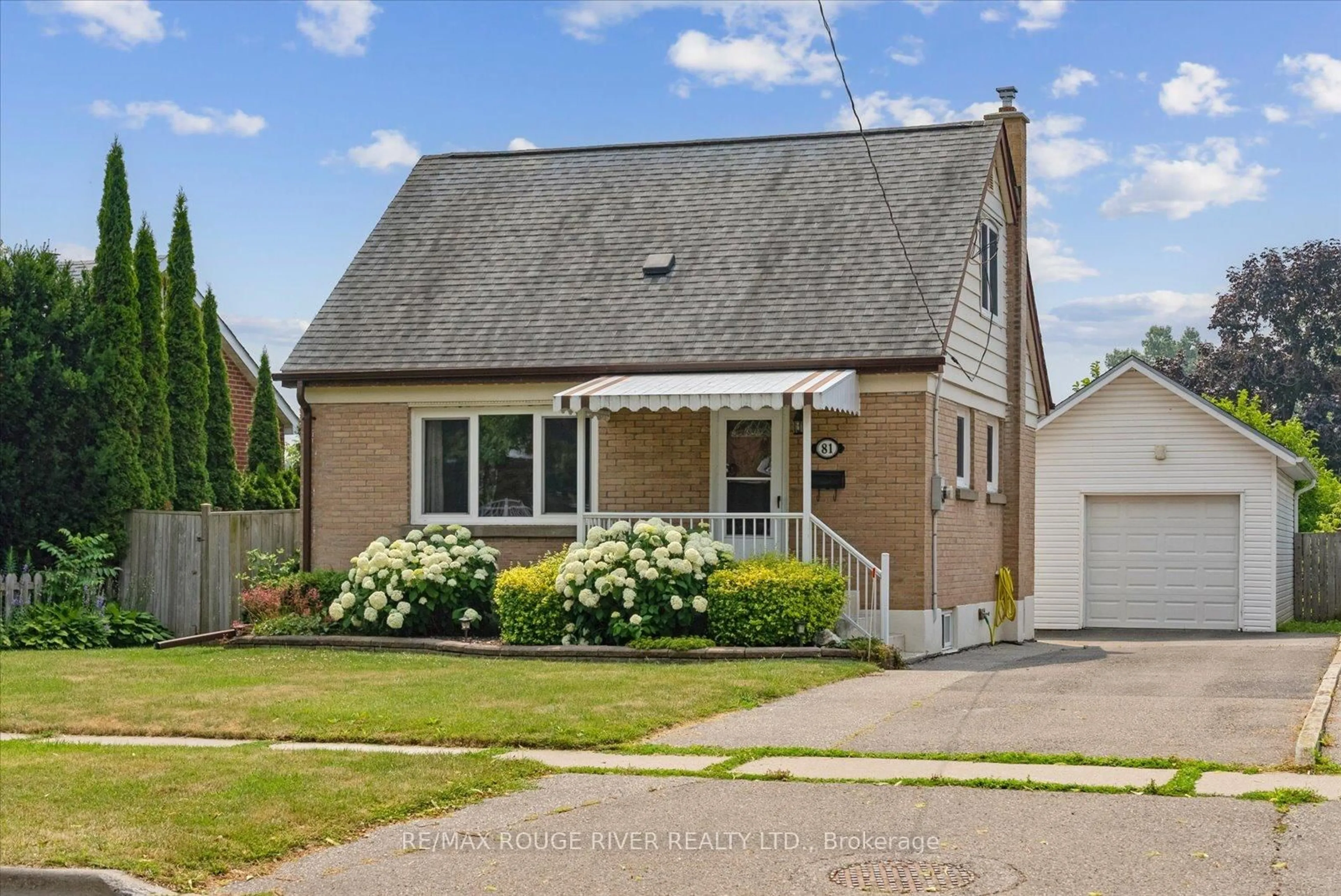 Home with vinyl exterior material, street for 81 Kawartha Ave, Oshawa Ontario L1H 3Y7