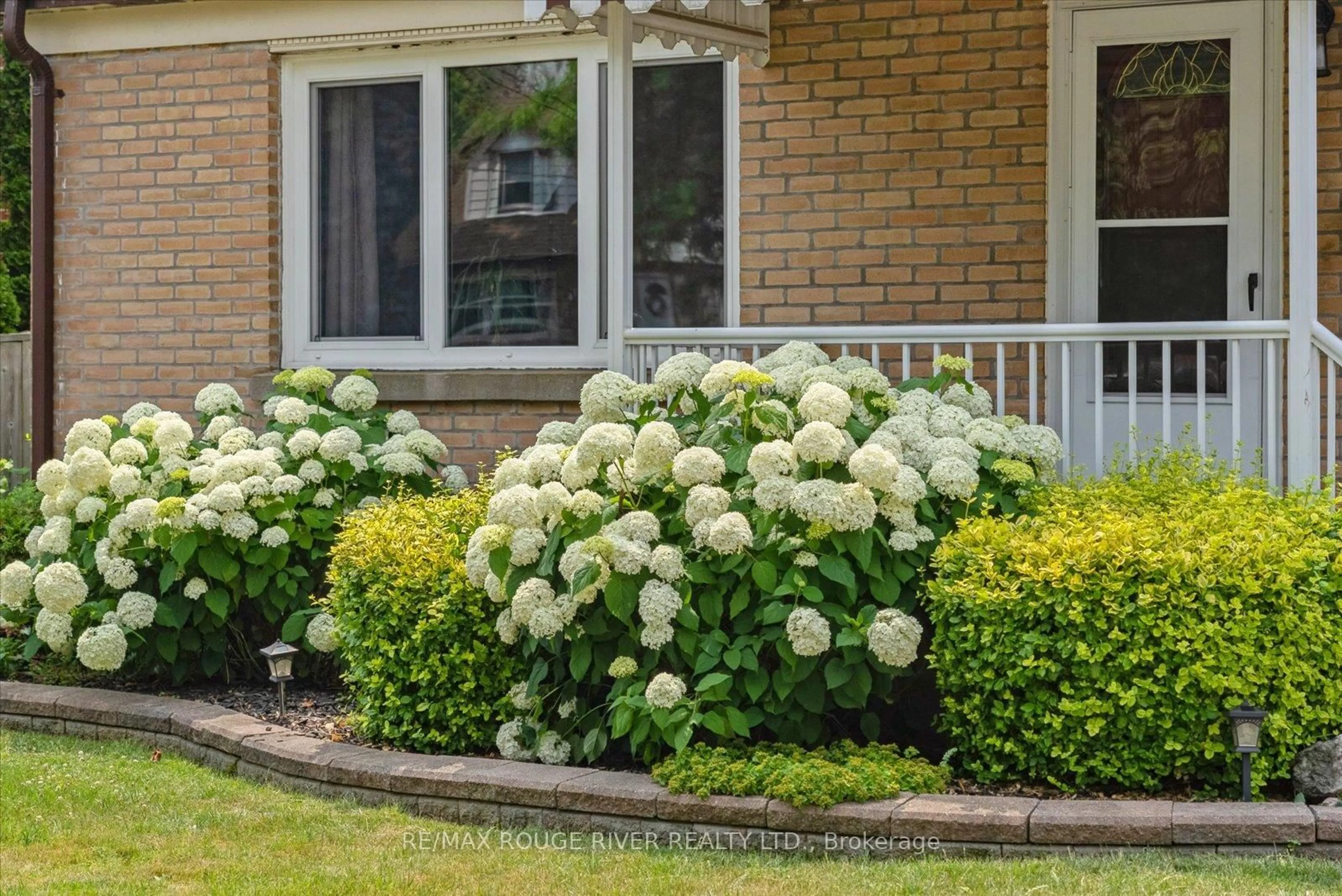 Patio, street for 81 Kawartha Ave, Oshawa Ontario L1H 3Y7