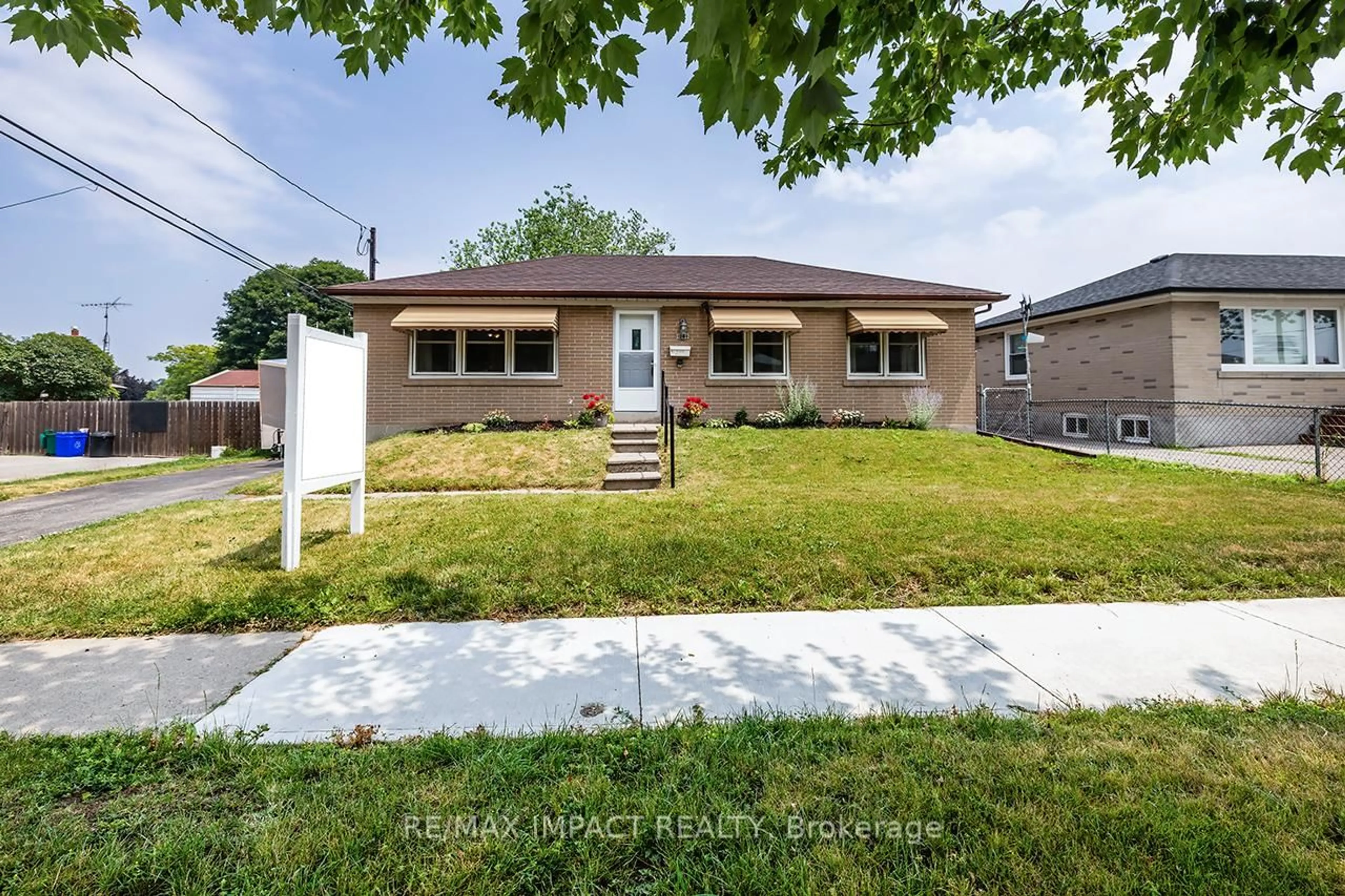 Home with vinyl exterior material, street for 1287 Minden St, Oshawa Ontario L1J 3R3
