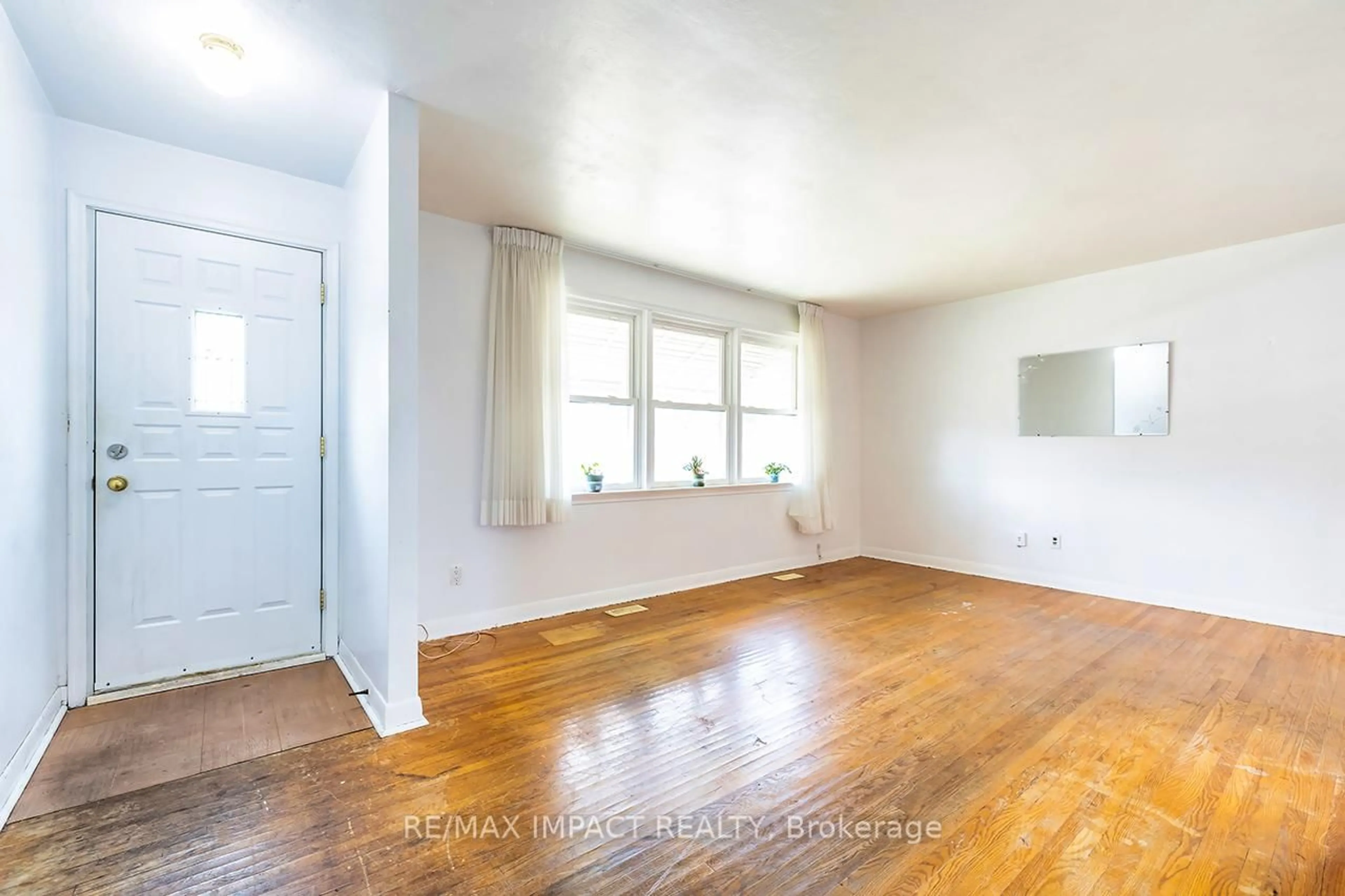 A pic of a room for 1287 Minden St, Oshawa Ontario L1J 3R3