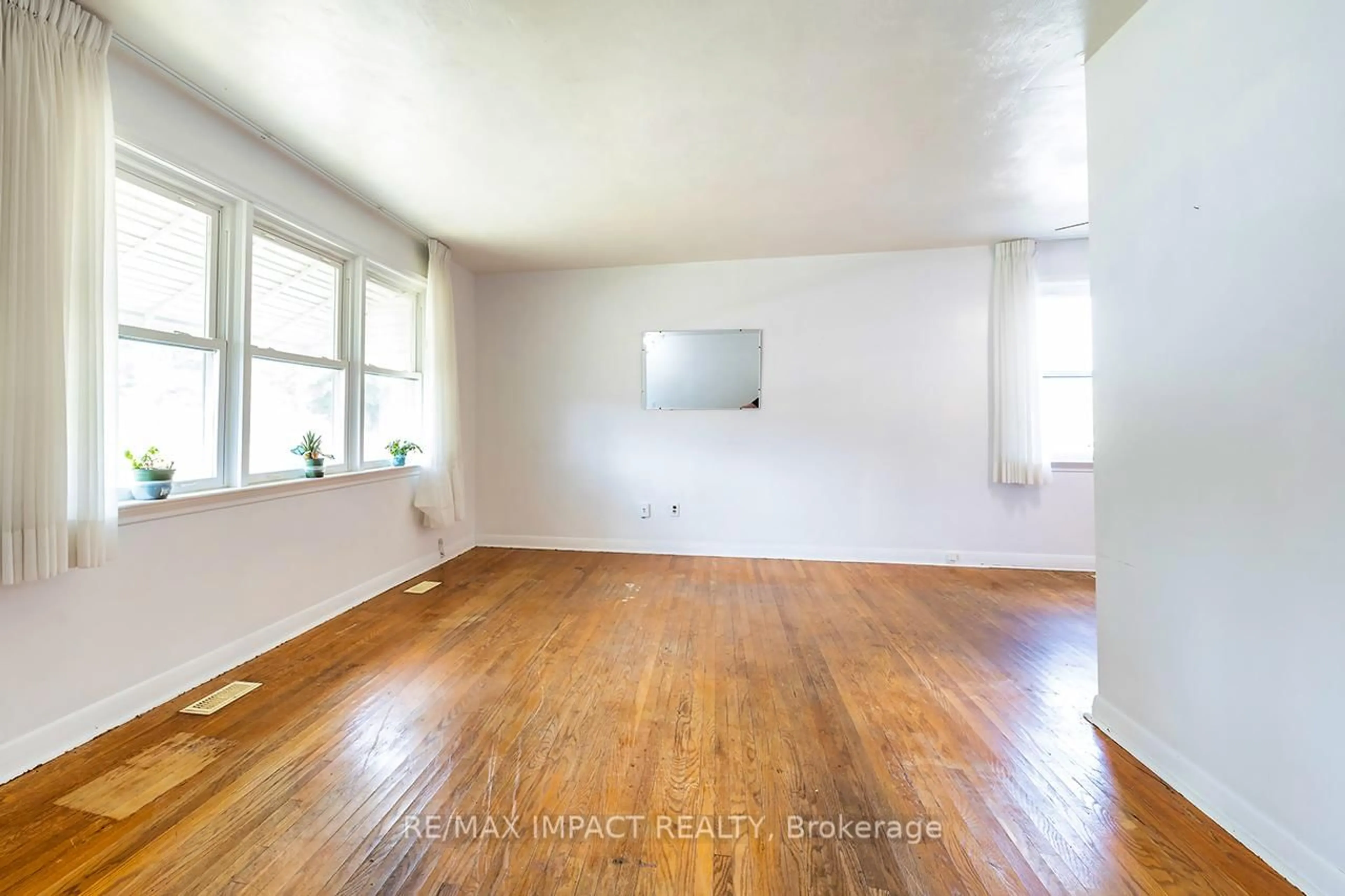 A pic of a room for 1287 Minden St, Oshawa Ontario L1J 3R3