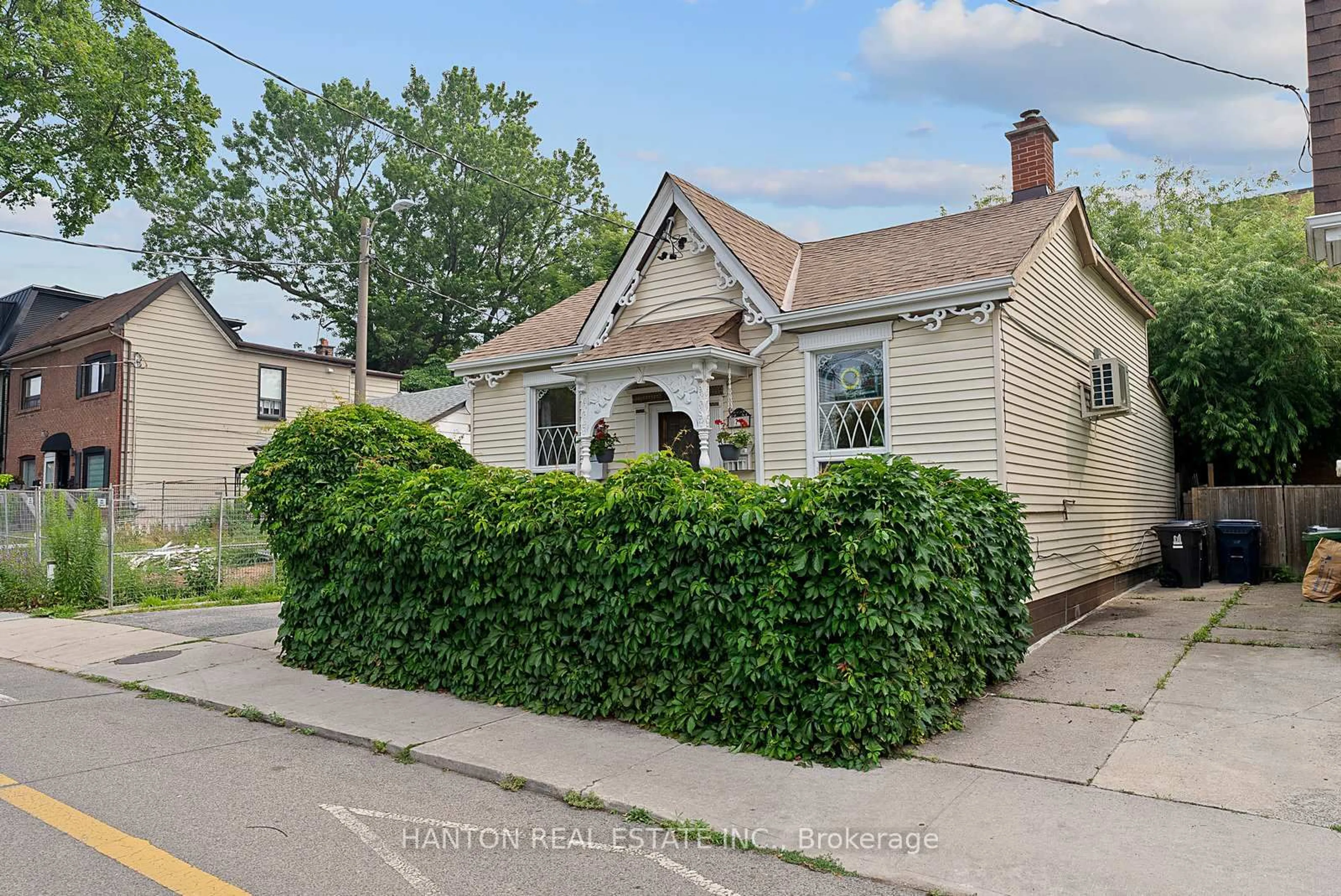 Unknown for 79 Knox Ave, Toronto Ontario M4L 2N8