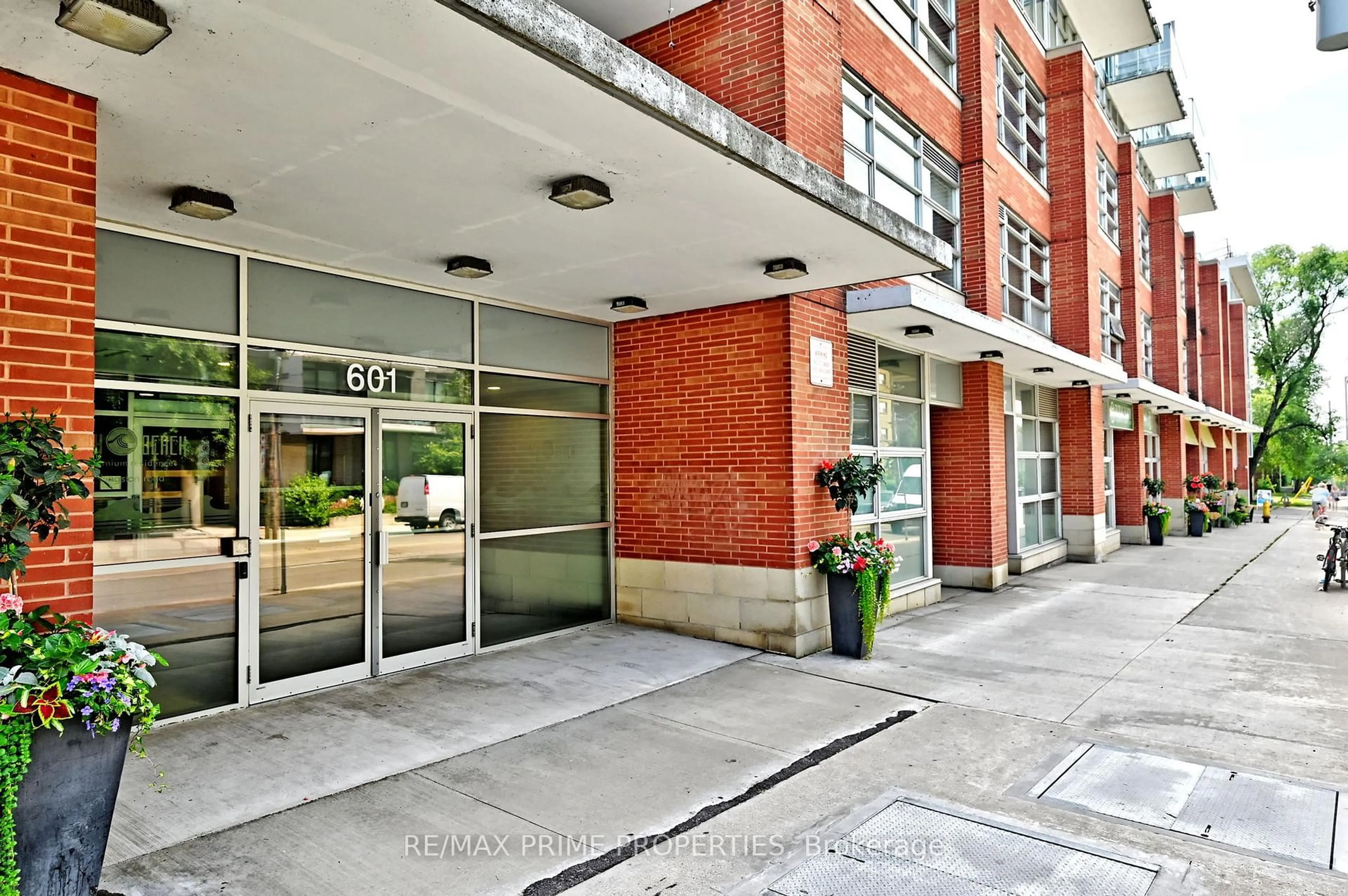 Indoor foyer for 601 Kingston Rd #314, Toronto Ontario M4E 3Y2