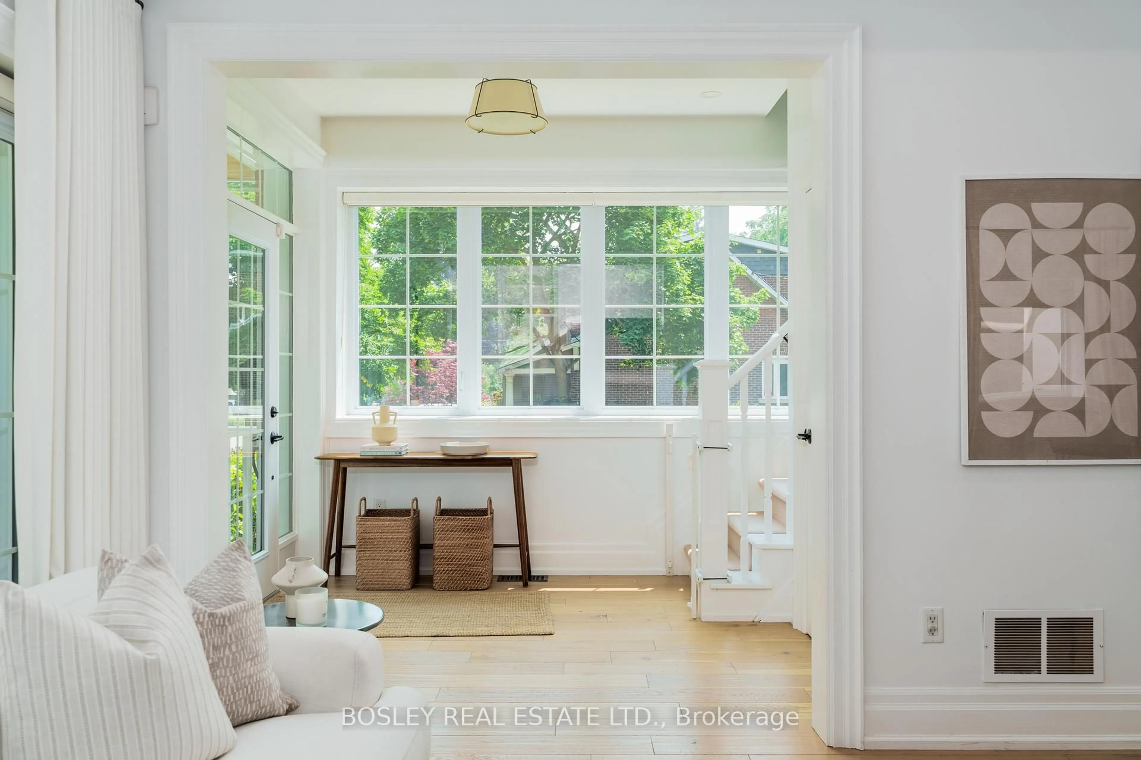 Indoor entryway for 66 Kildonan Dr, Toronto Ontario M1N 3B8