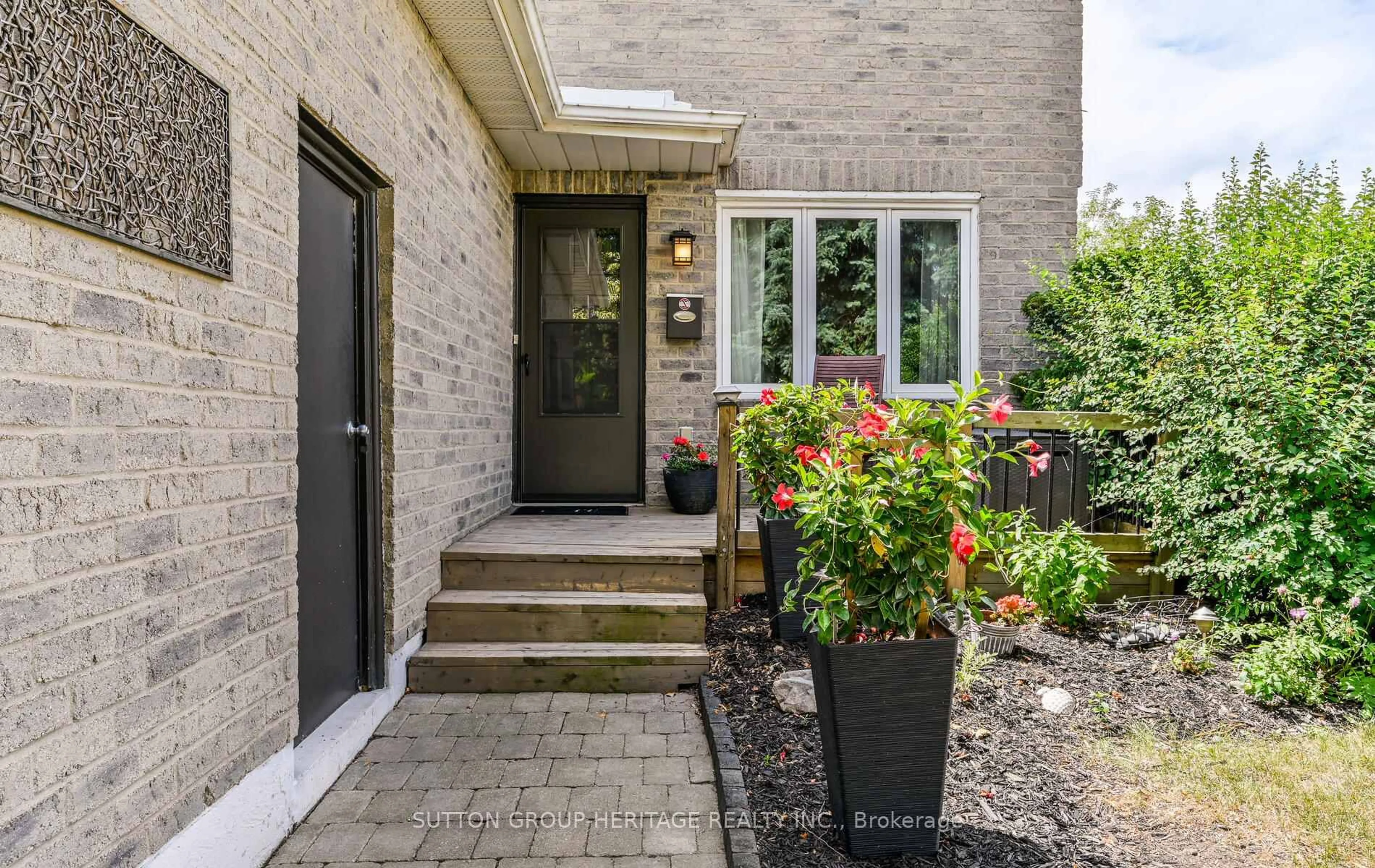 Indoor entryway for 2 Frazer Rd, Ajax Ontario L1S 4B1