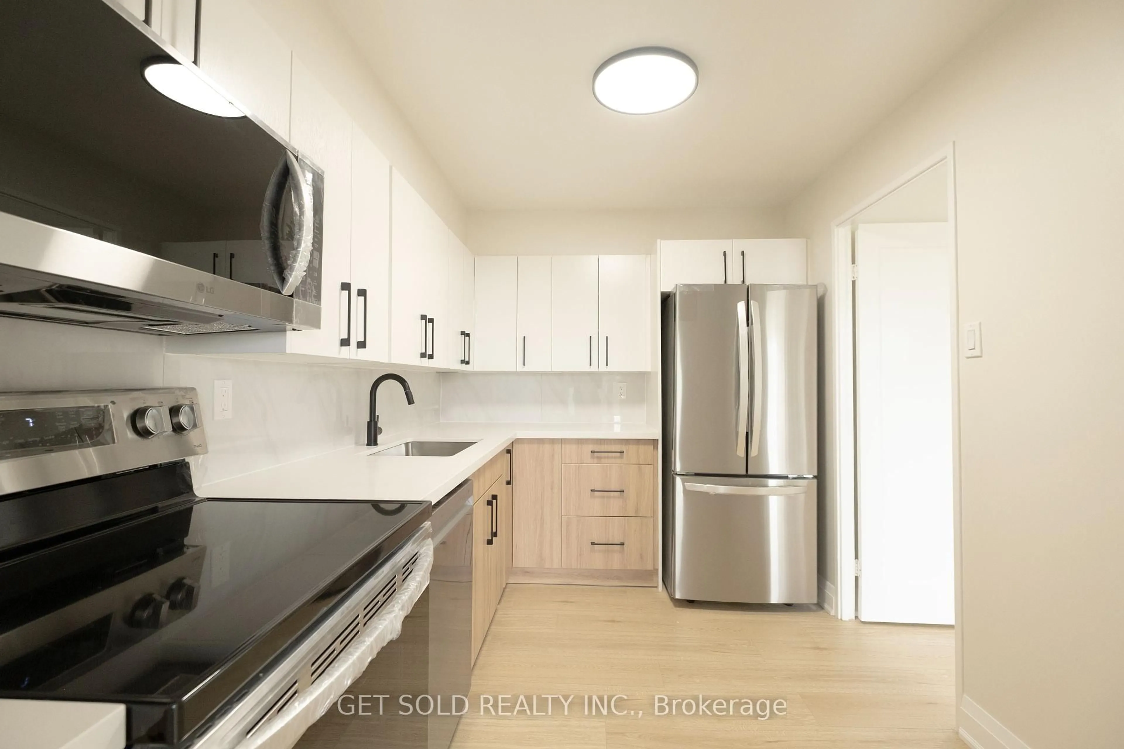 Standard kitchen, unknown for 120 Dundalk Dr #405, Toronto Ontario M1P 4V9
