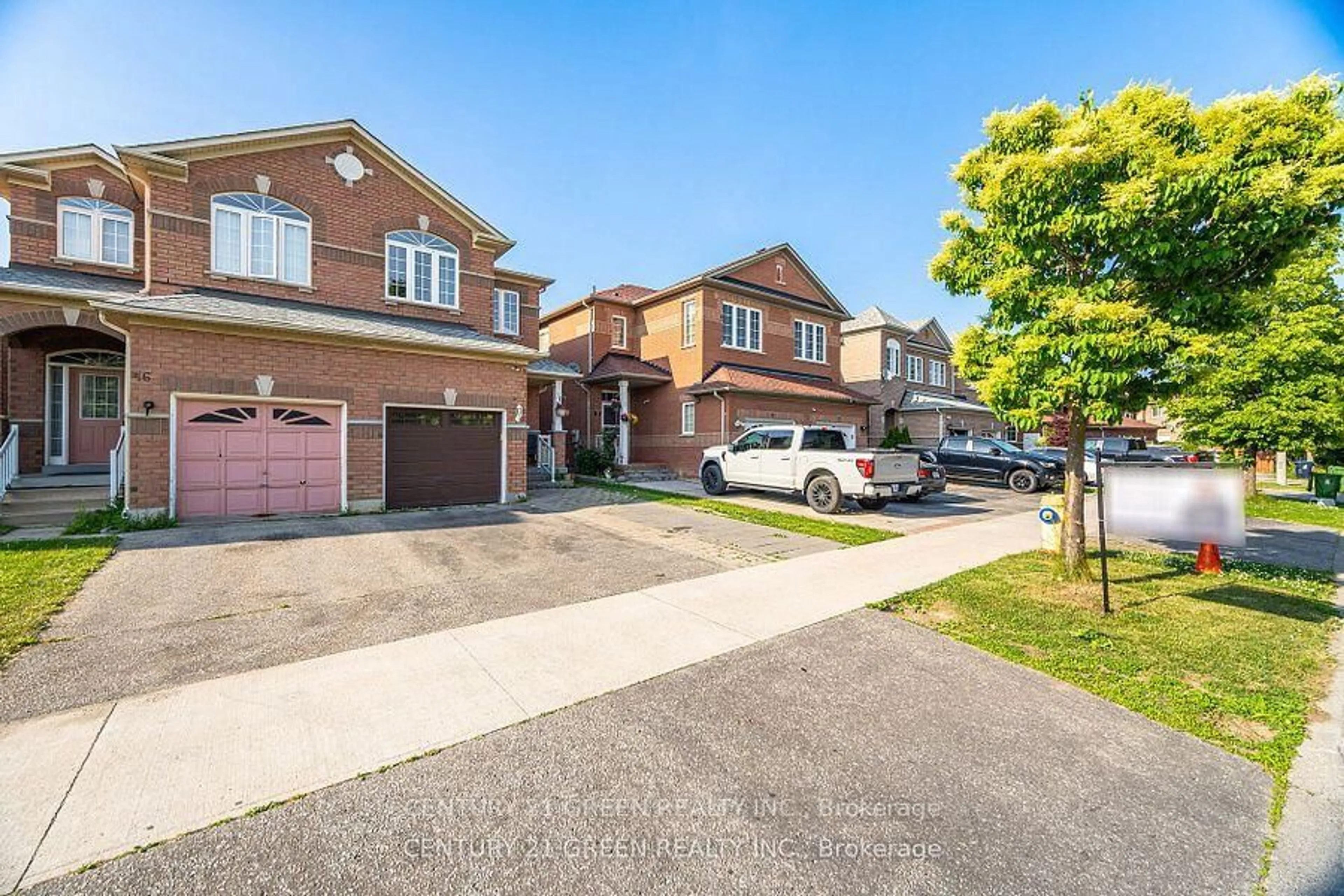 A pic from outside/outdoor area/front of a property/back of a property/a pic from drone, street for 18 Fiddlehead Terr, Toronto Ontario M1B 6B5