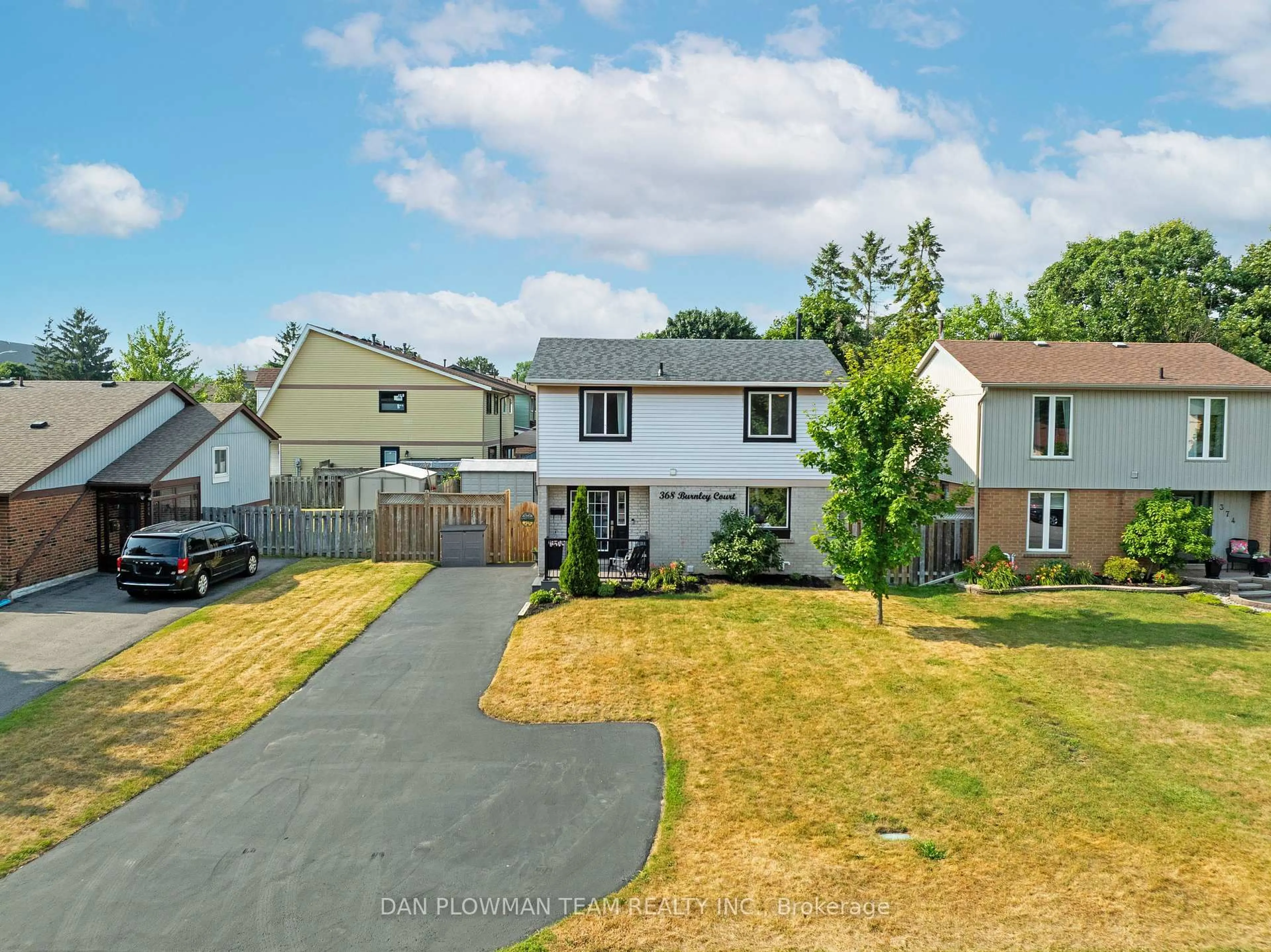 A pic from outside/outdoor area/front of a property/back of a property/a pic from drone, street for 368 Burnley Crt, Oshawa Ontario L1G 7G6