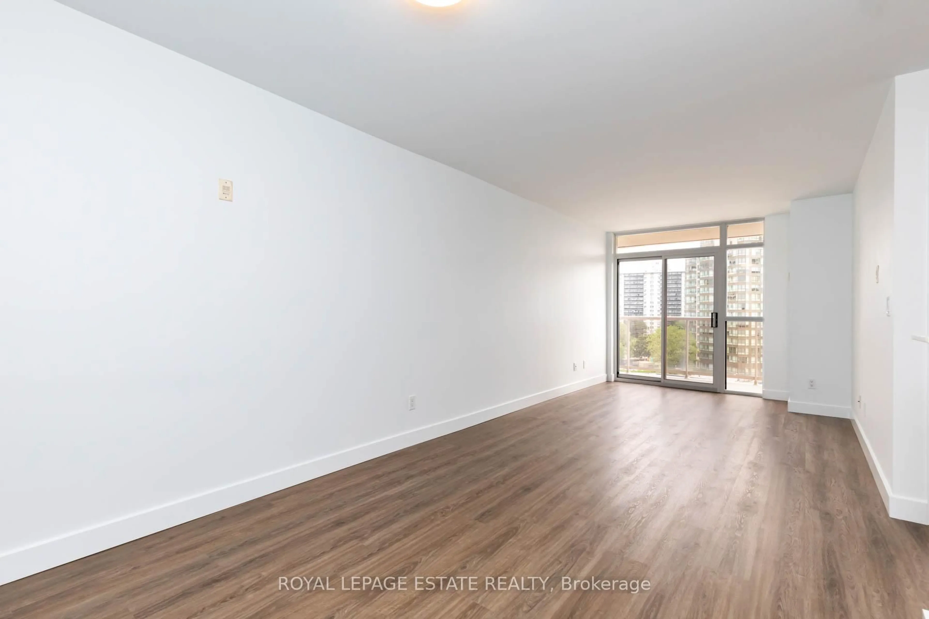 A pic of a room for 3650 Kingston Rd #822, Toronto Ontario M1M 3X9
