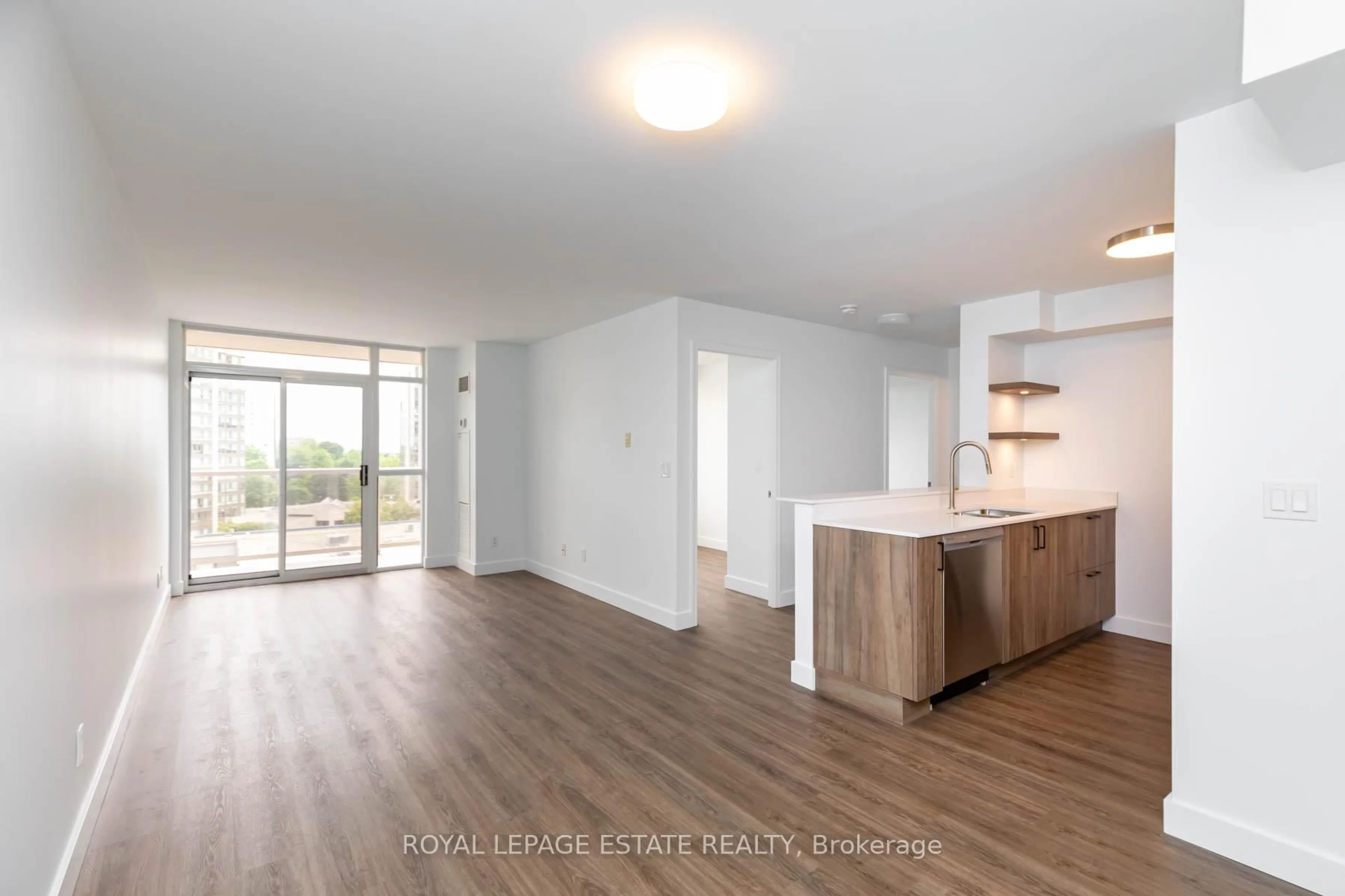 Open concept kitchen, wood/laminate floor for 3650 Kingston Rd #822, Toronto Ontario M1M 3X9