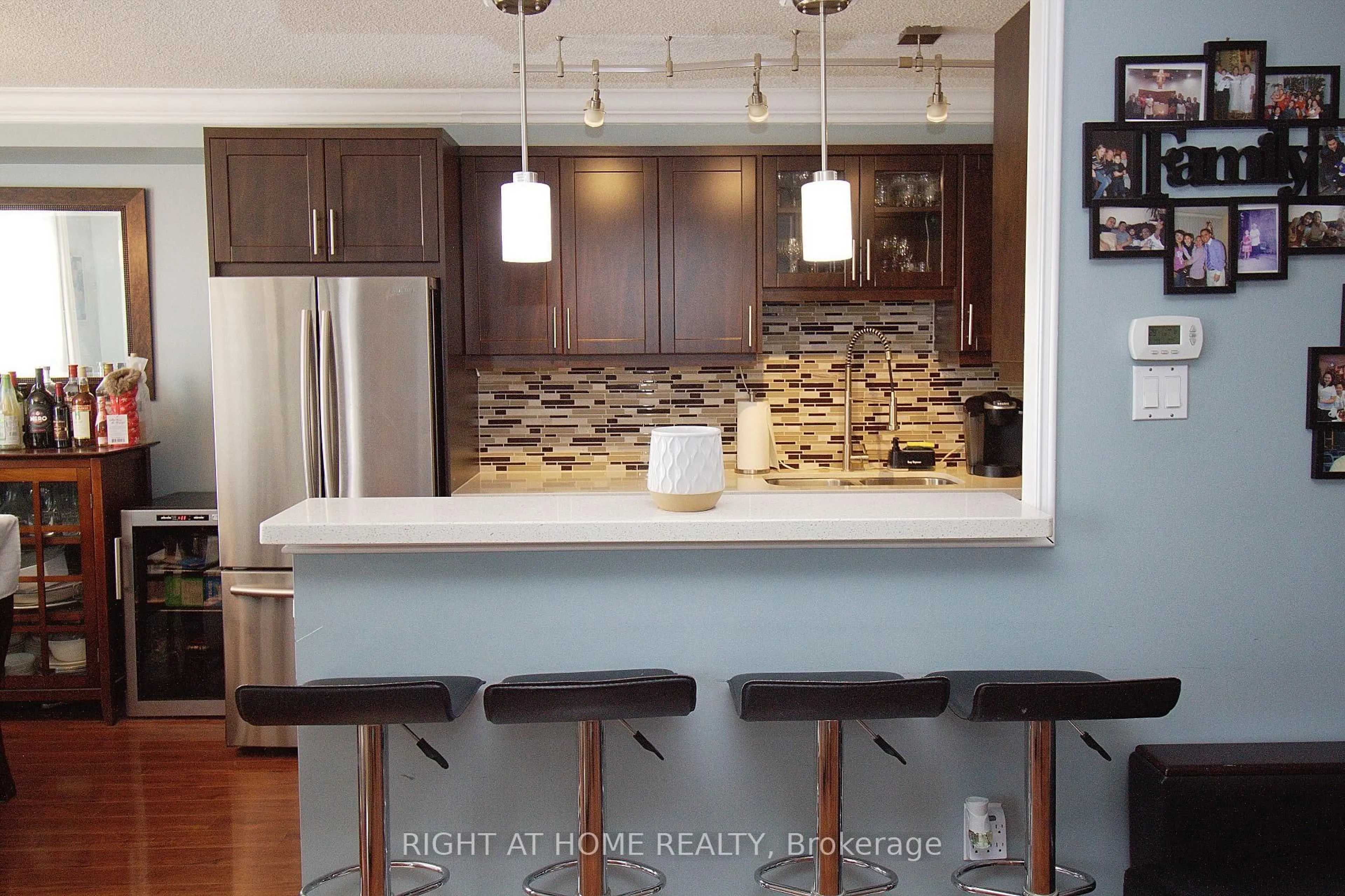 Open concept kitchen, ceramic/tile floor for 90 Ling Rd #904, Toronto Ontario M1E 4Y3