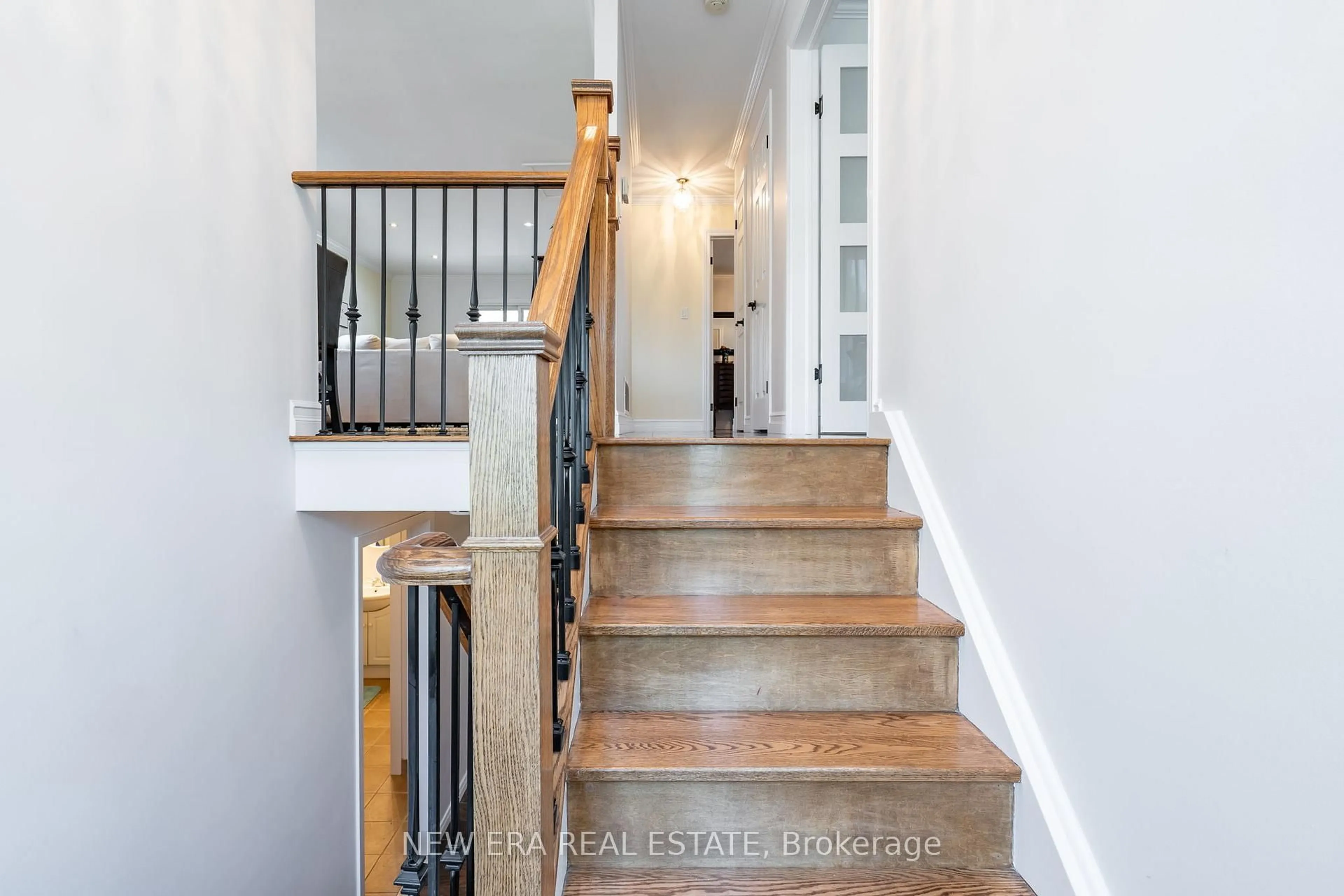 Unknown for 258 Nipigon St, Oshawa Ontario L1J 4N7