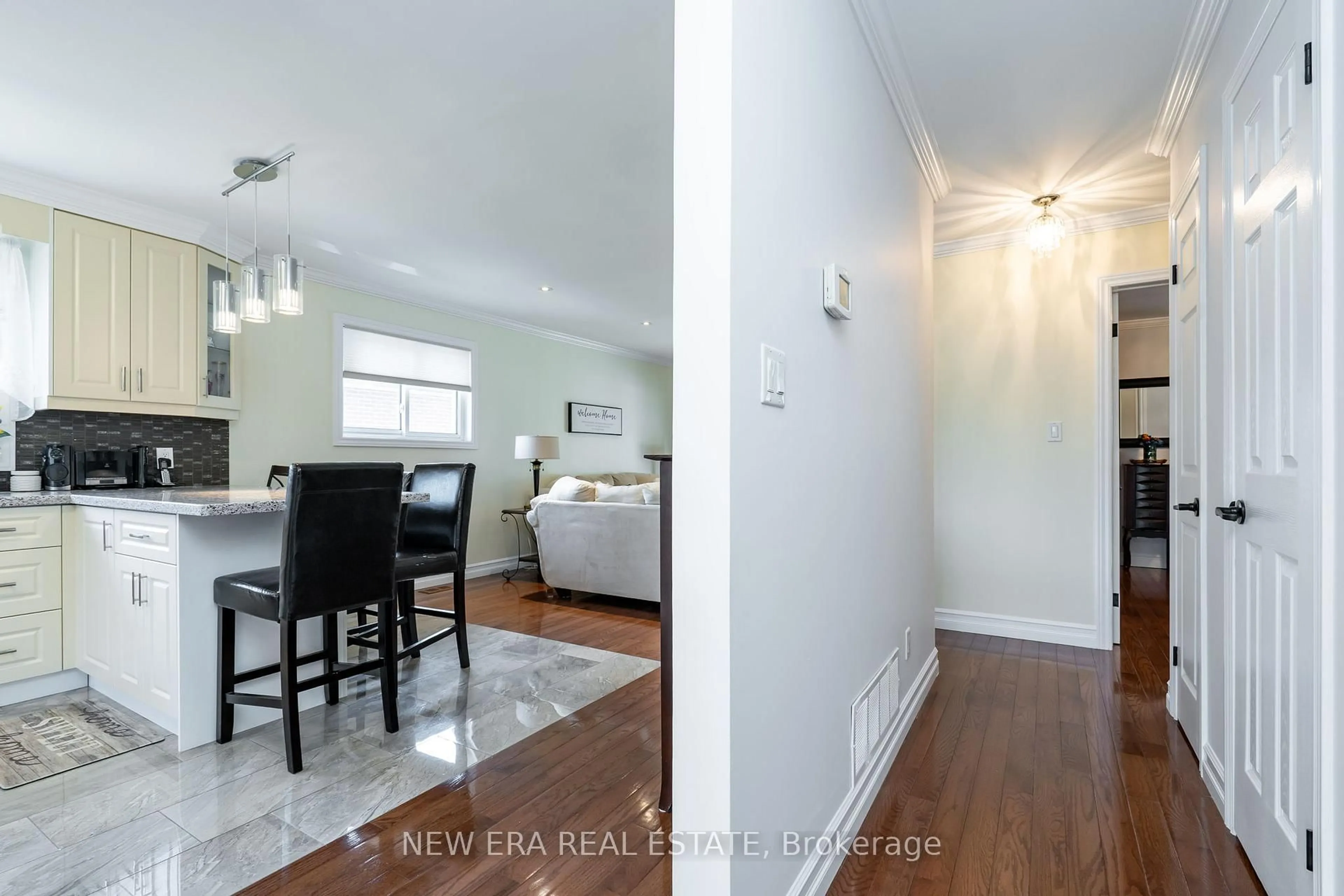 Unknown for 258 Nipigon St, Oshawa Ontario L1J 4N7