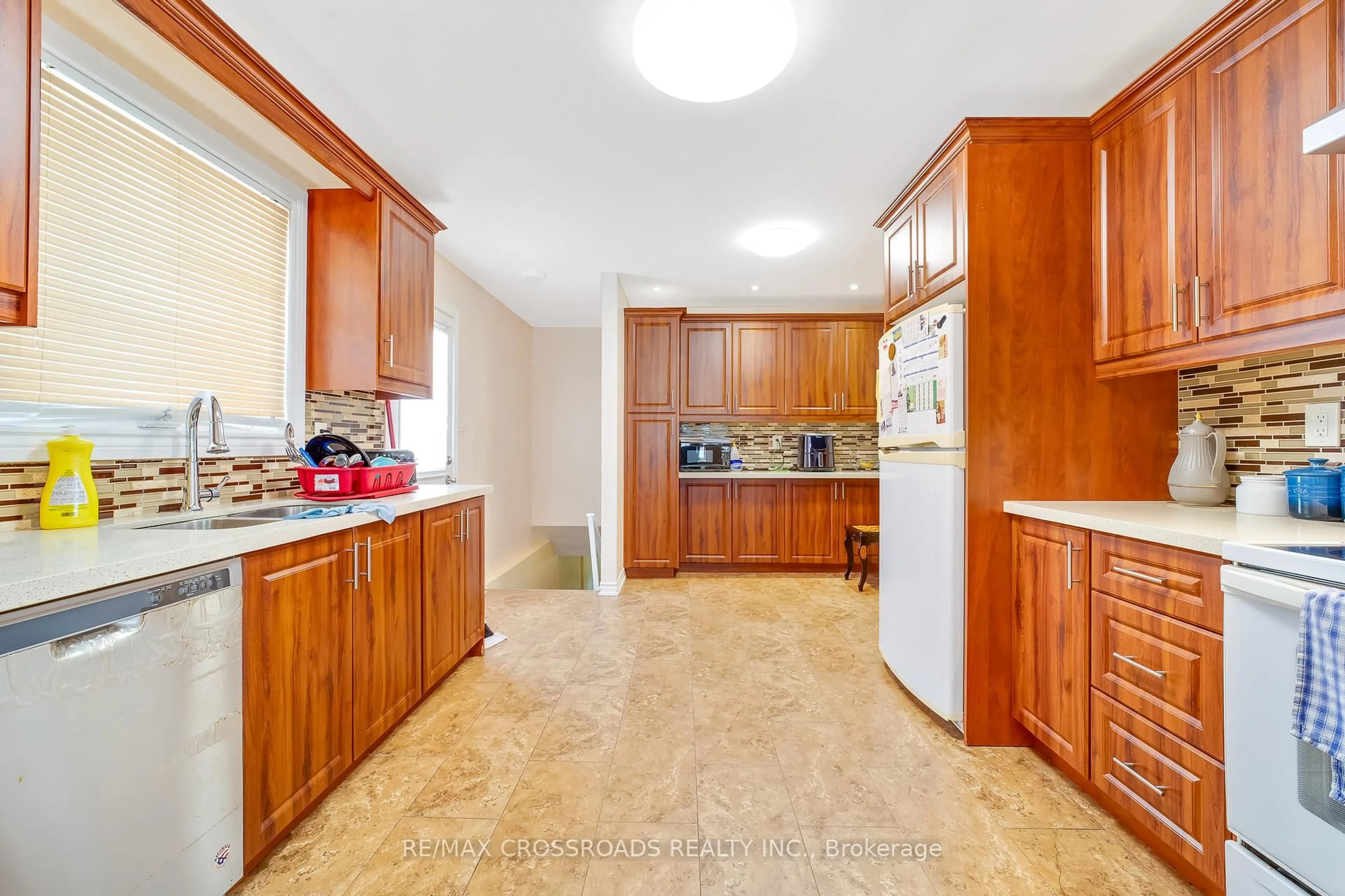Standard kitchen, ceramic/tile floor for 56 Hutcherson Sq, Toronto Ontario M1B 1C6