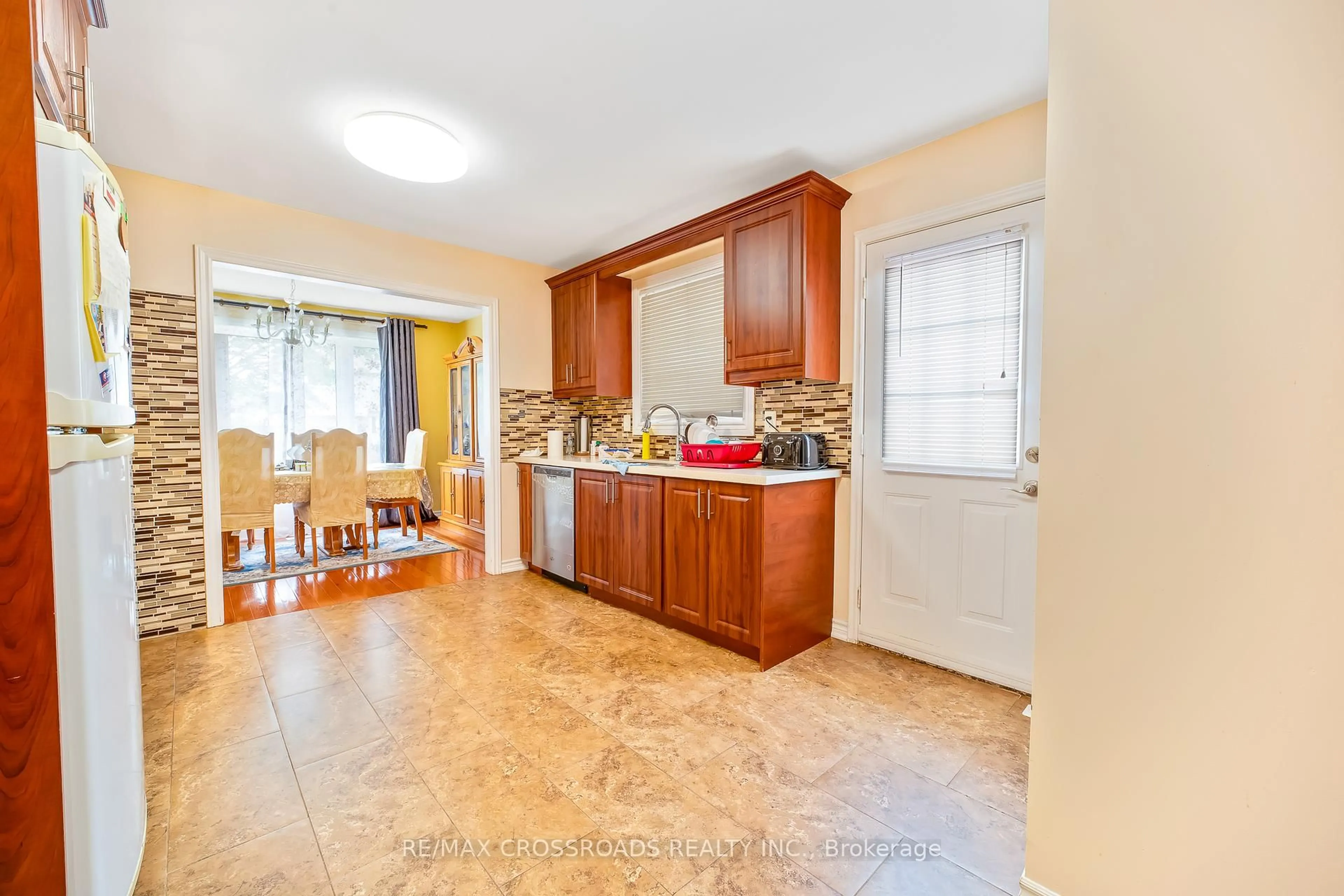 Standard kitchen, ceramic/tile floor for 56 Hutcherson Sq, Toronto Ontario M1B 1C6
