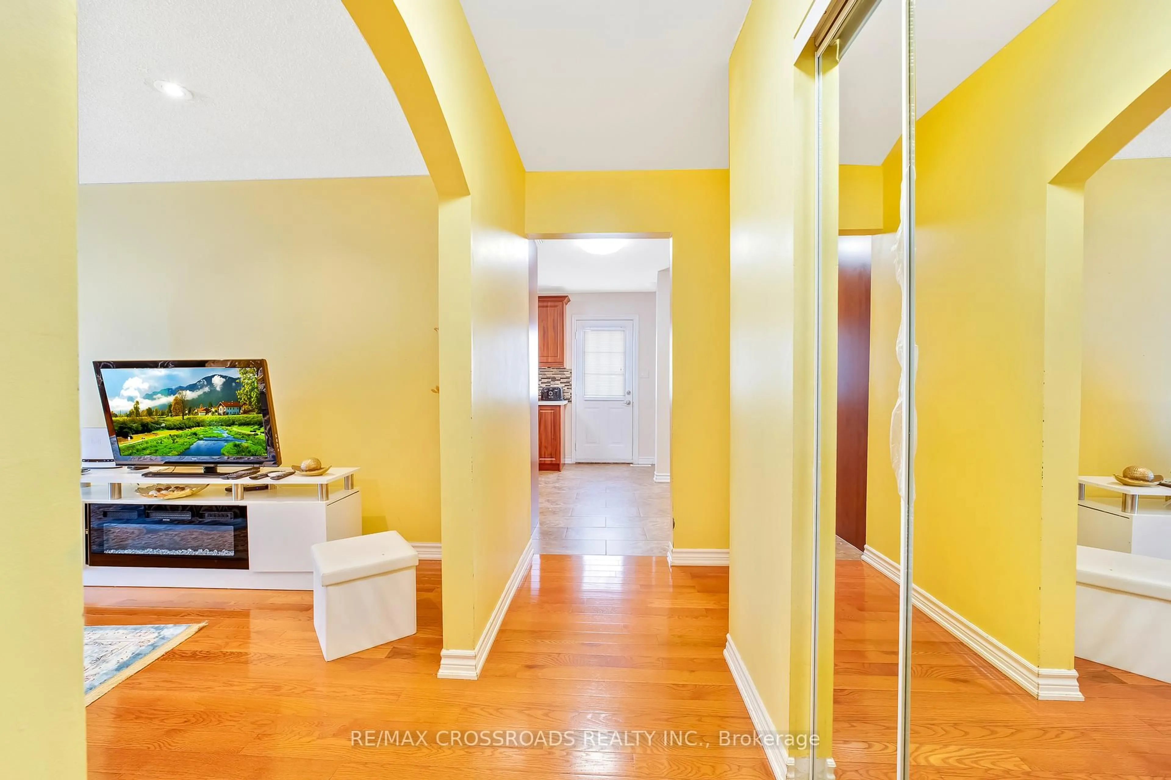 Indoor foyer for 56 Hutcherson Sq, Toronto Ontario M1B 1C6
