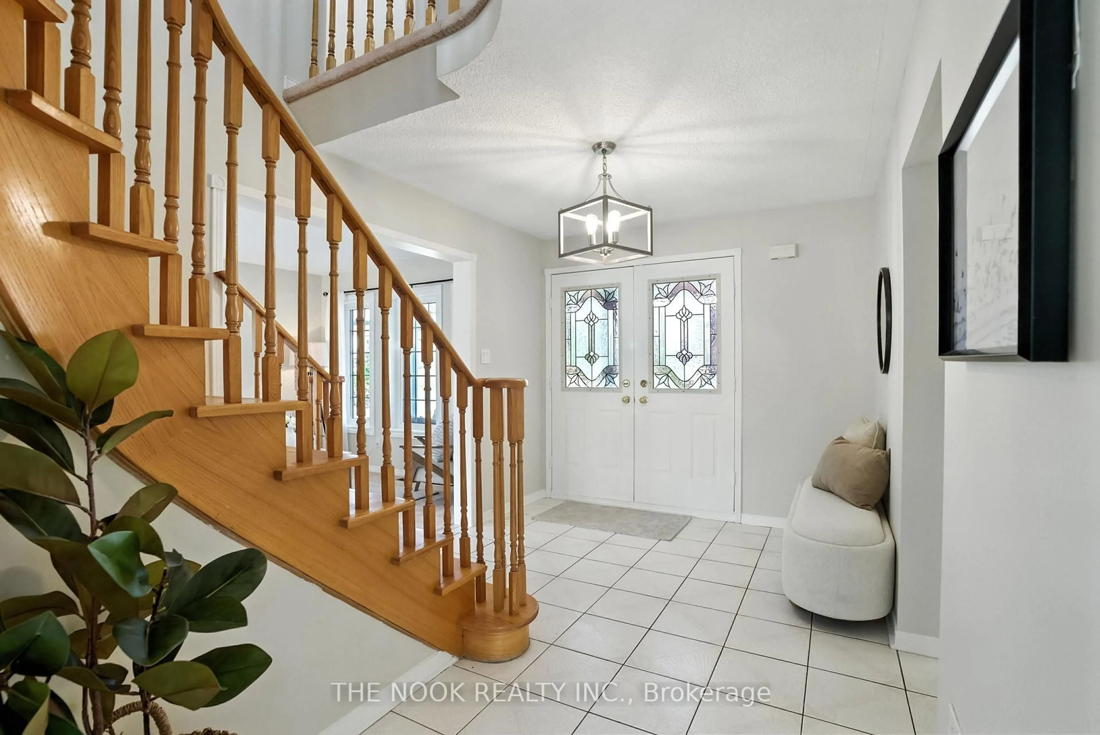 Indoor entryway for 1544 Napanee Rd, Pickering Ontario L1V 6T7