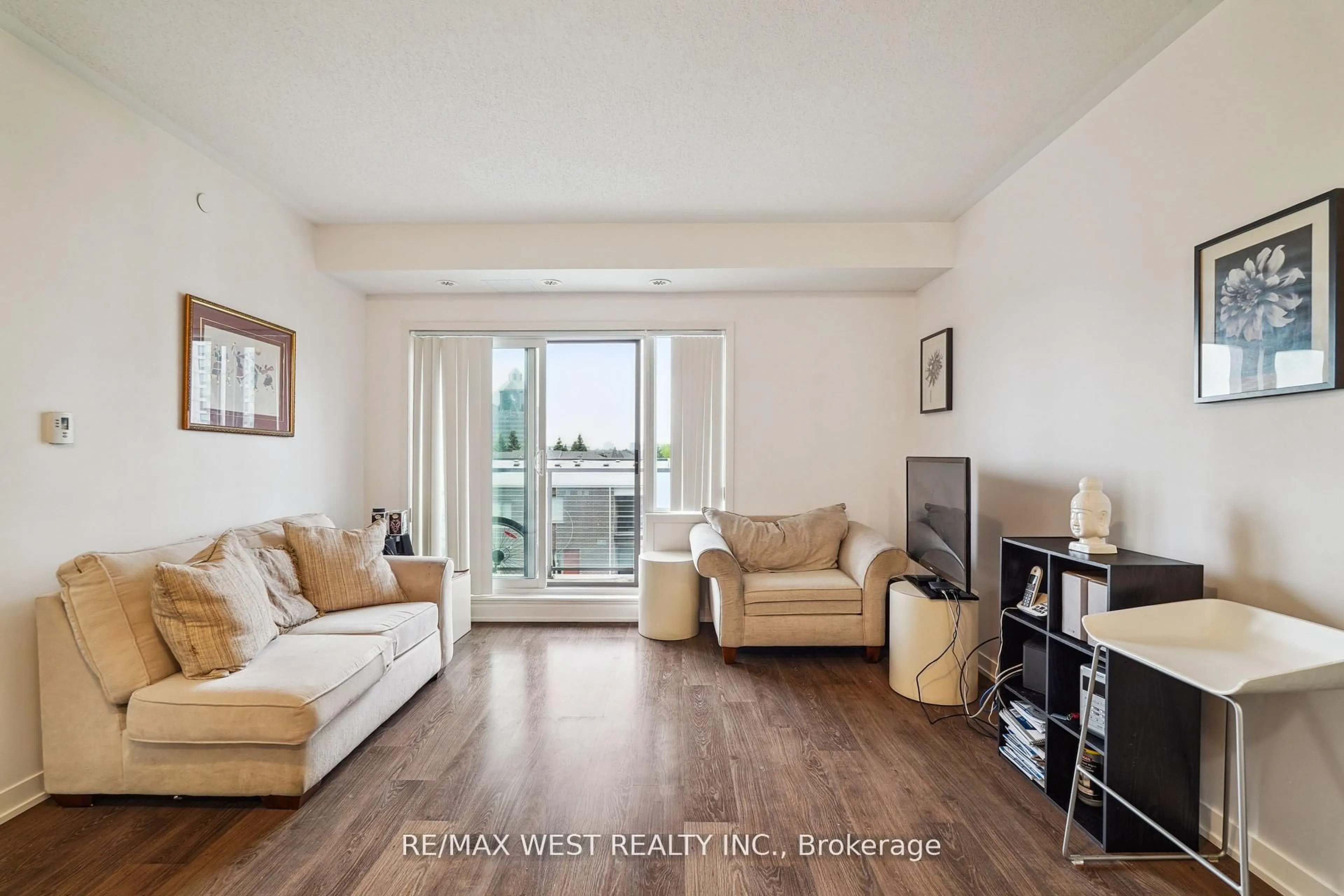 Living room with furniture, wood/laminate floor for 5155 Sheppard Ave #410, Toronto Ontario M1B 0C8