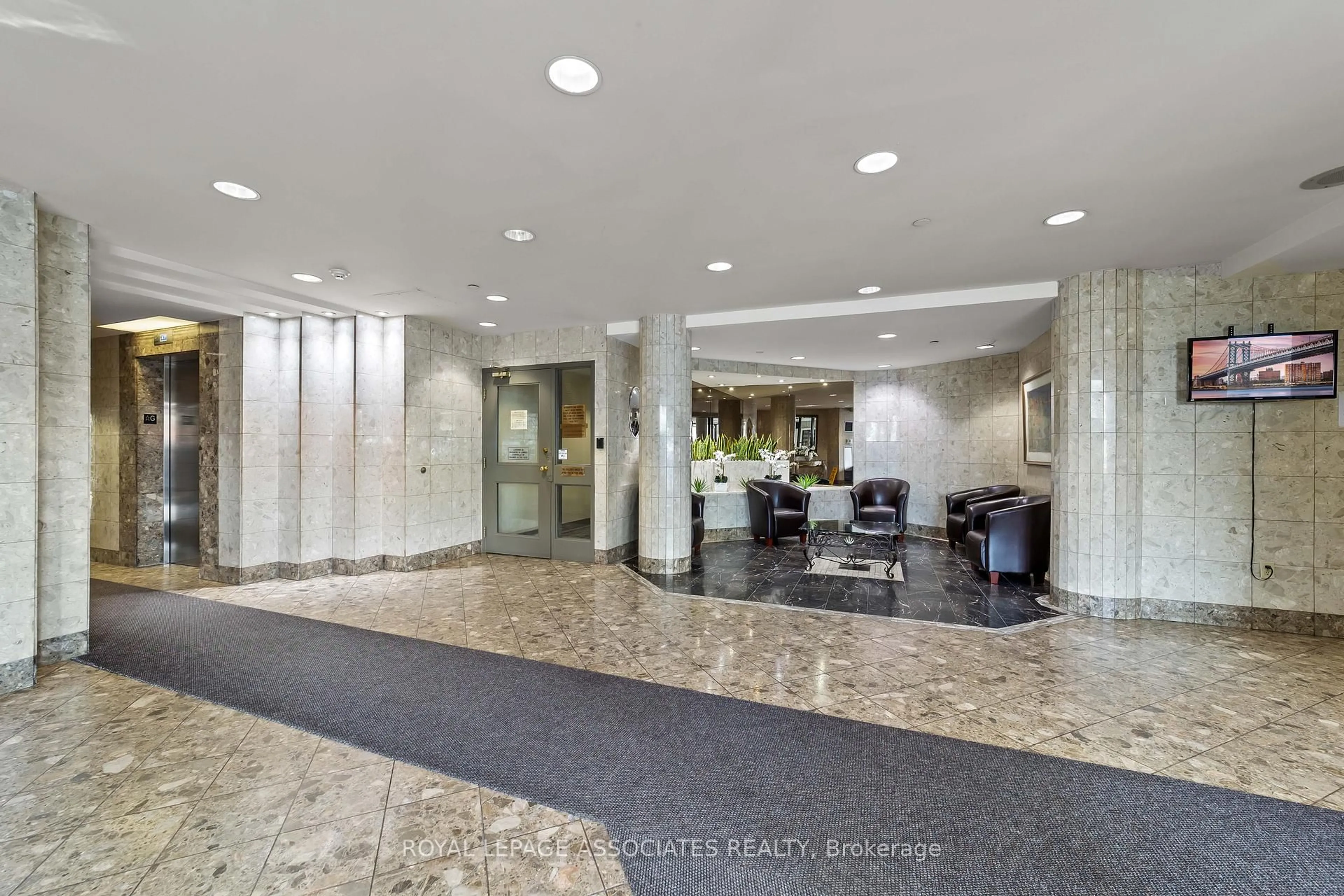 Lobby for 350 Alton Towers Circ #609, Toronto Ontario M1V 5E3
