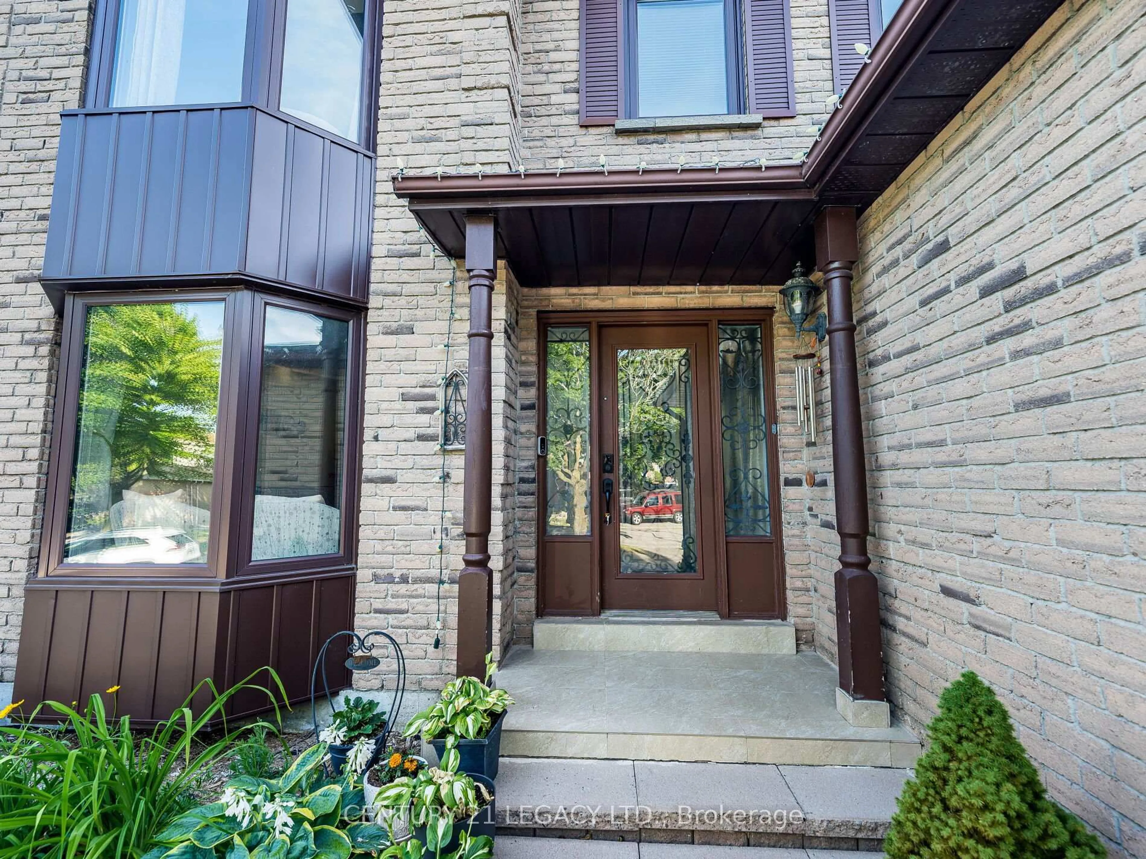 Unknown for 22 Mayflower St, Whitby Ontario L1R 2P5