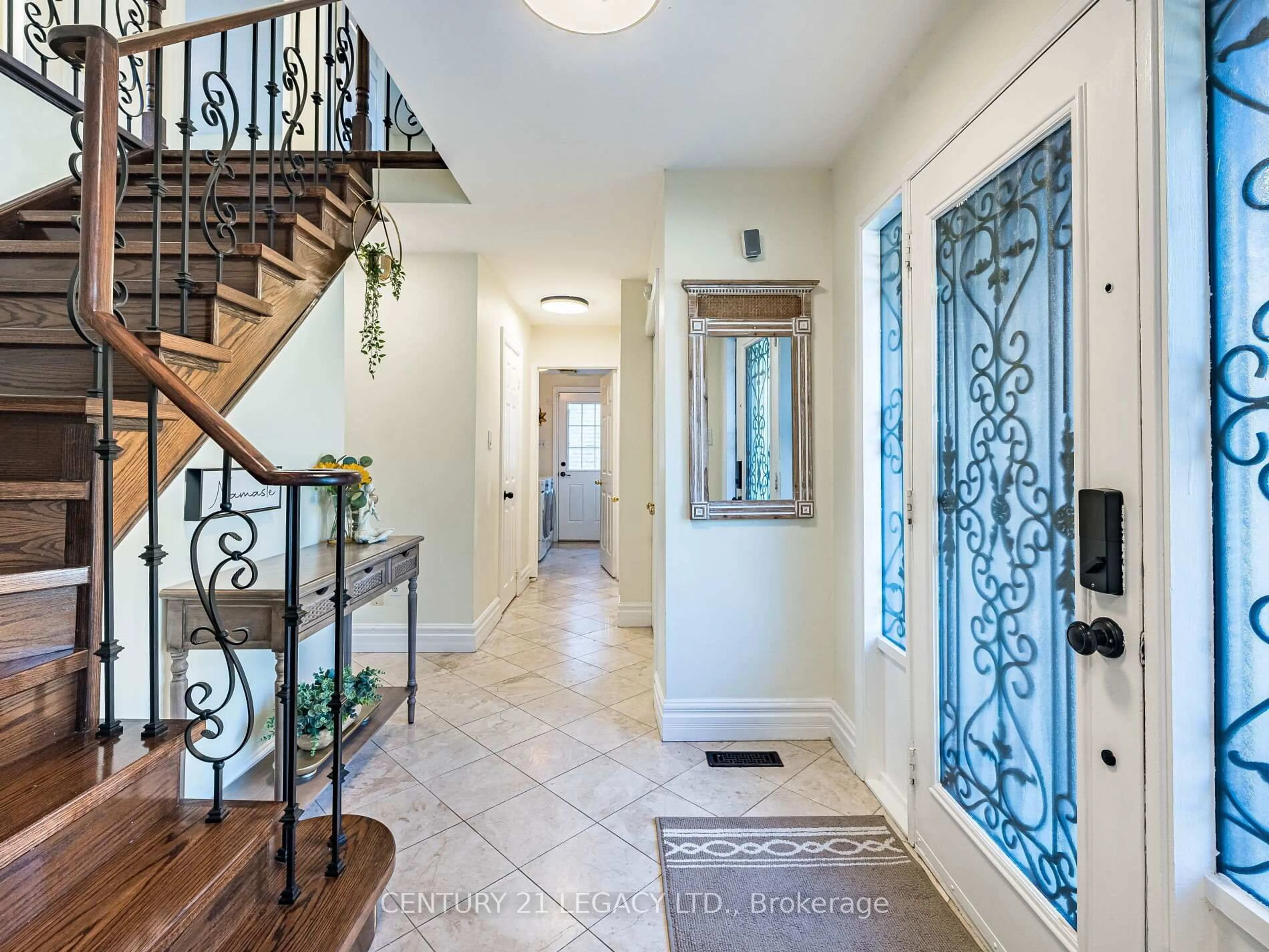 Indoor entryway for 22 Mayflower St, Whitby Ontario L1R 2P5