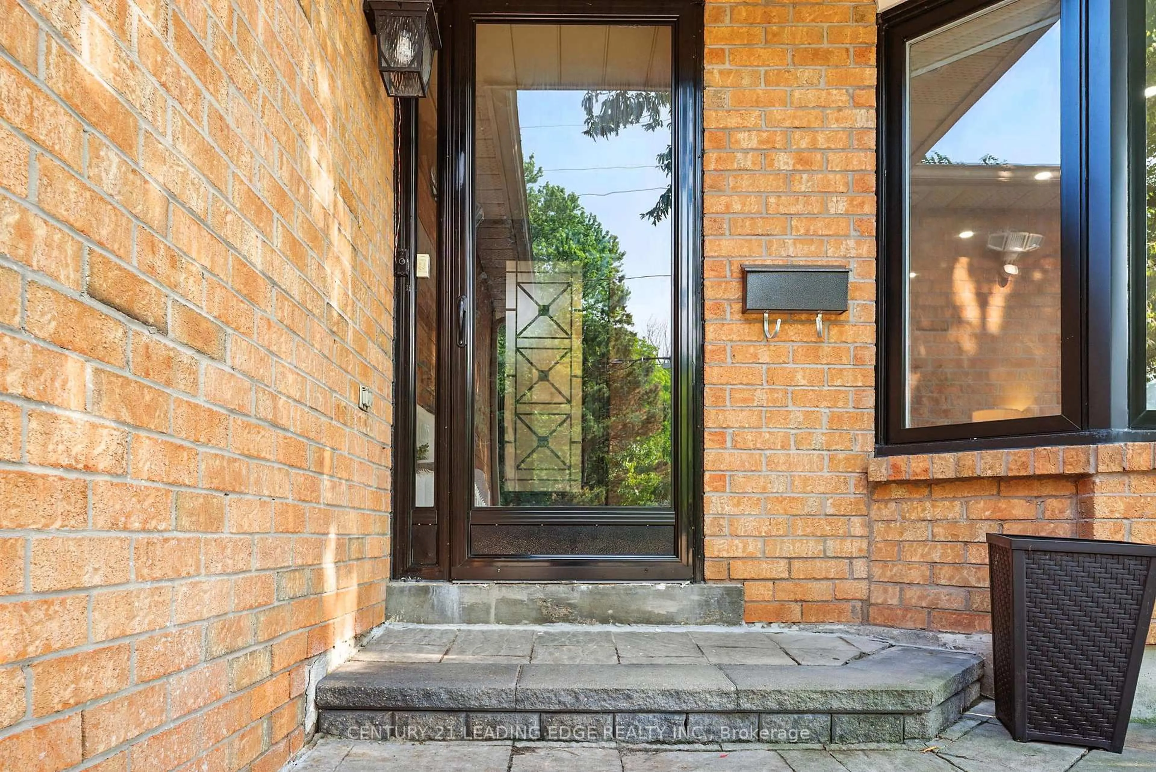Unknown for 573 Sheppard Ave, Pickering Ontario L1V 1G1