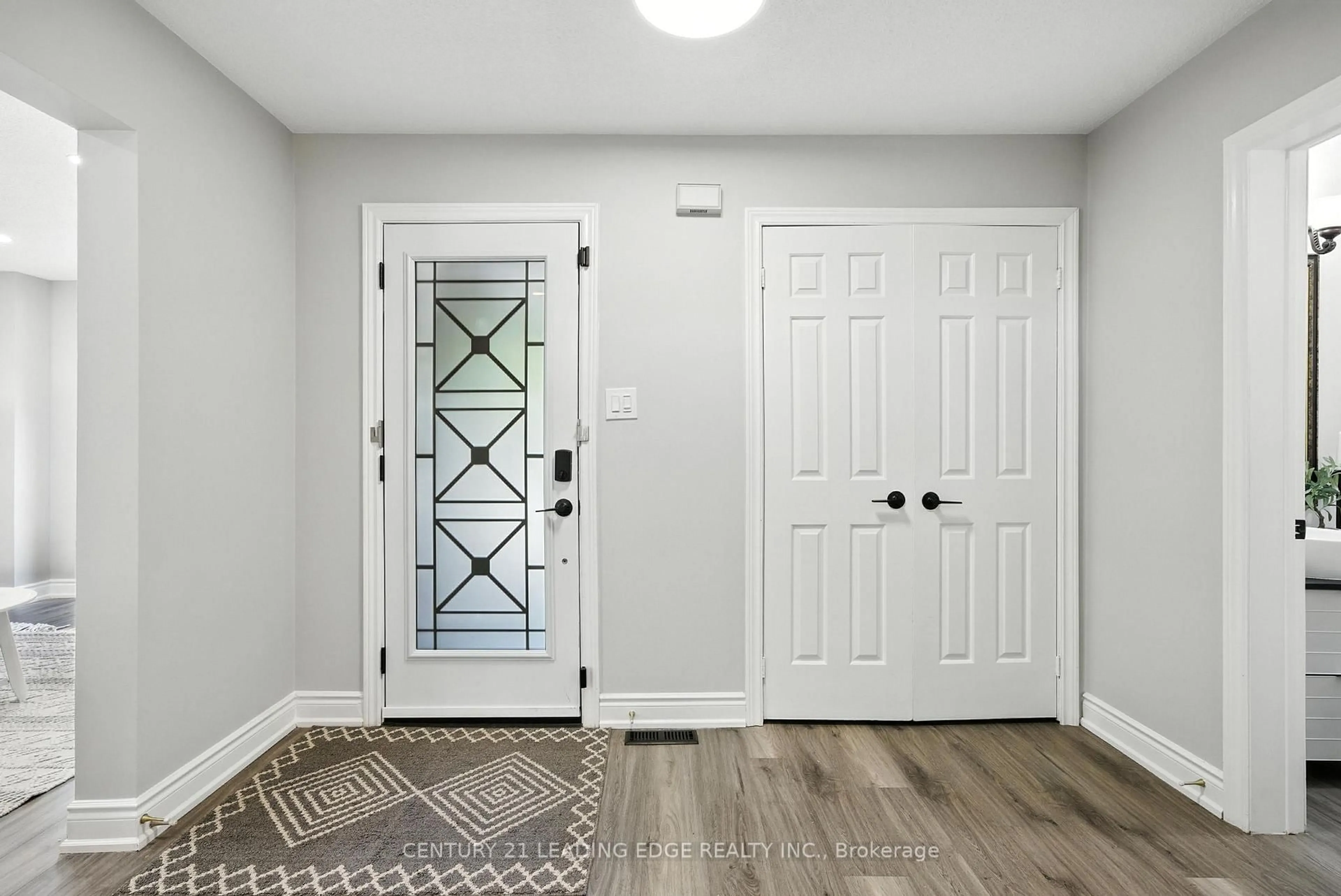 Indoor entryway for 573 Sheppard Ave, Pickering Ontario L1V 1G1
