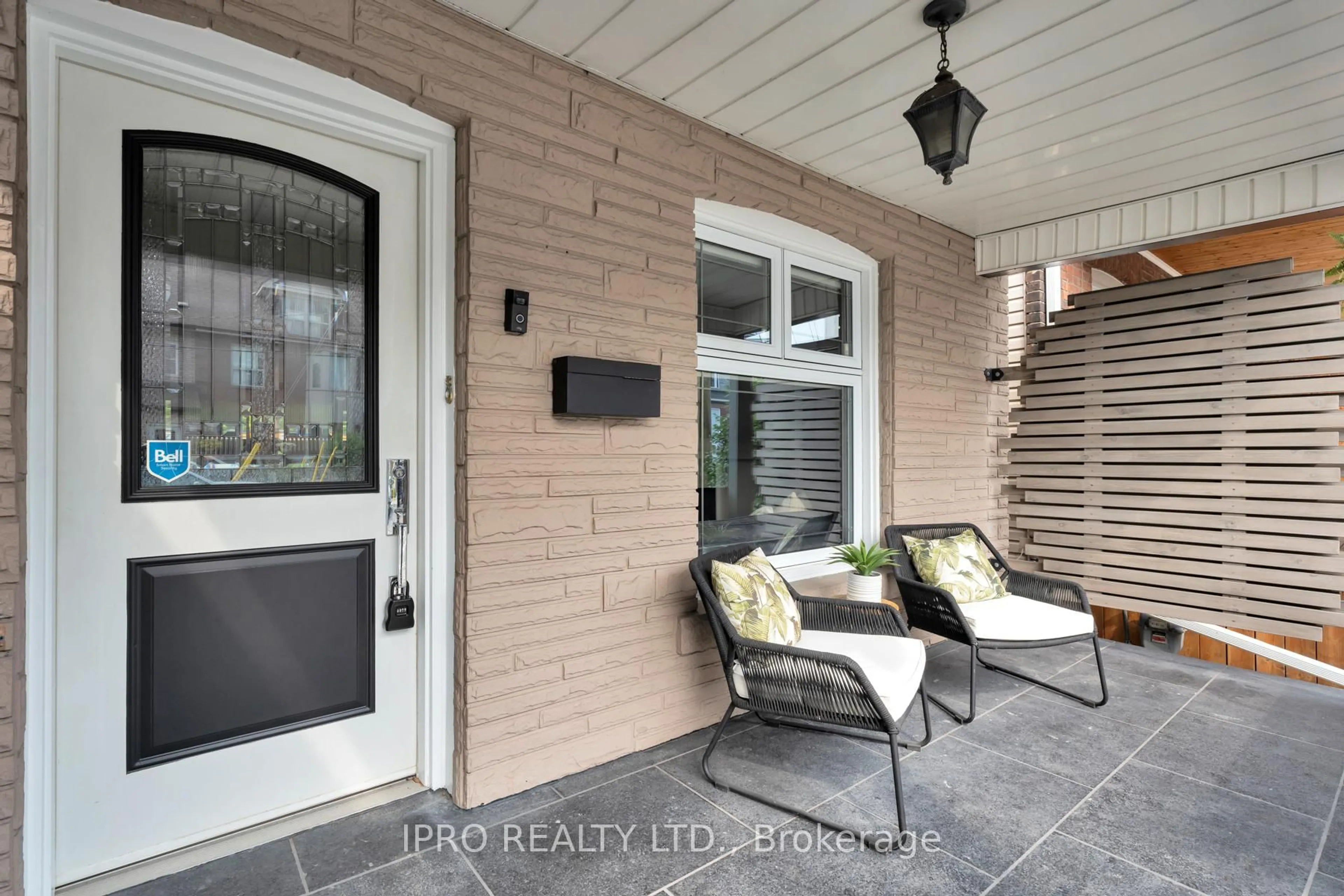 Indoor entryway for 506 Pape Ave, Toronto Ontario M4K 3R2