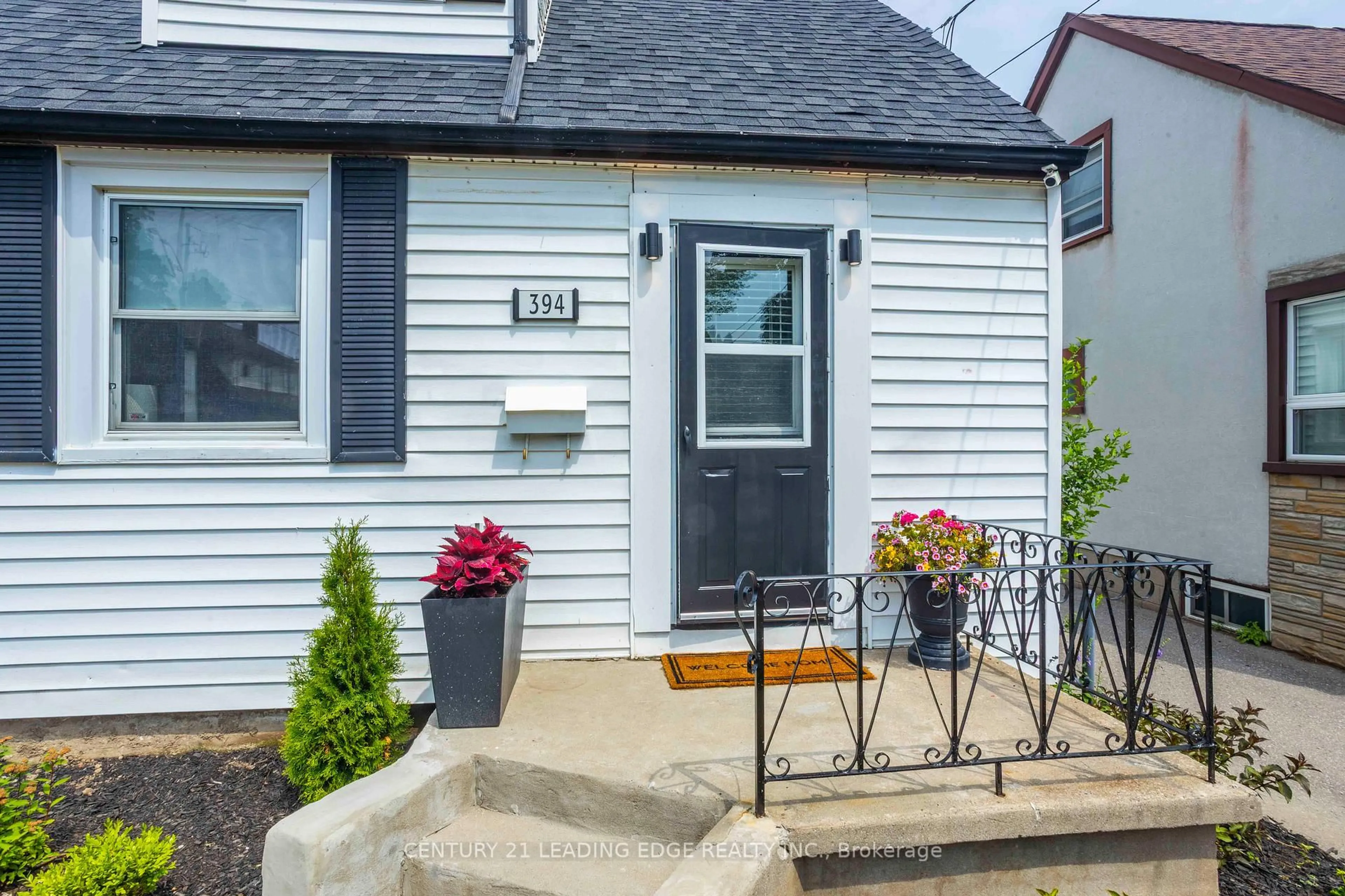 Home with vinyl exterior material, street for 394 Beverly St, Oshawa Ontario L1G 1P6