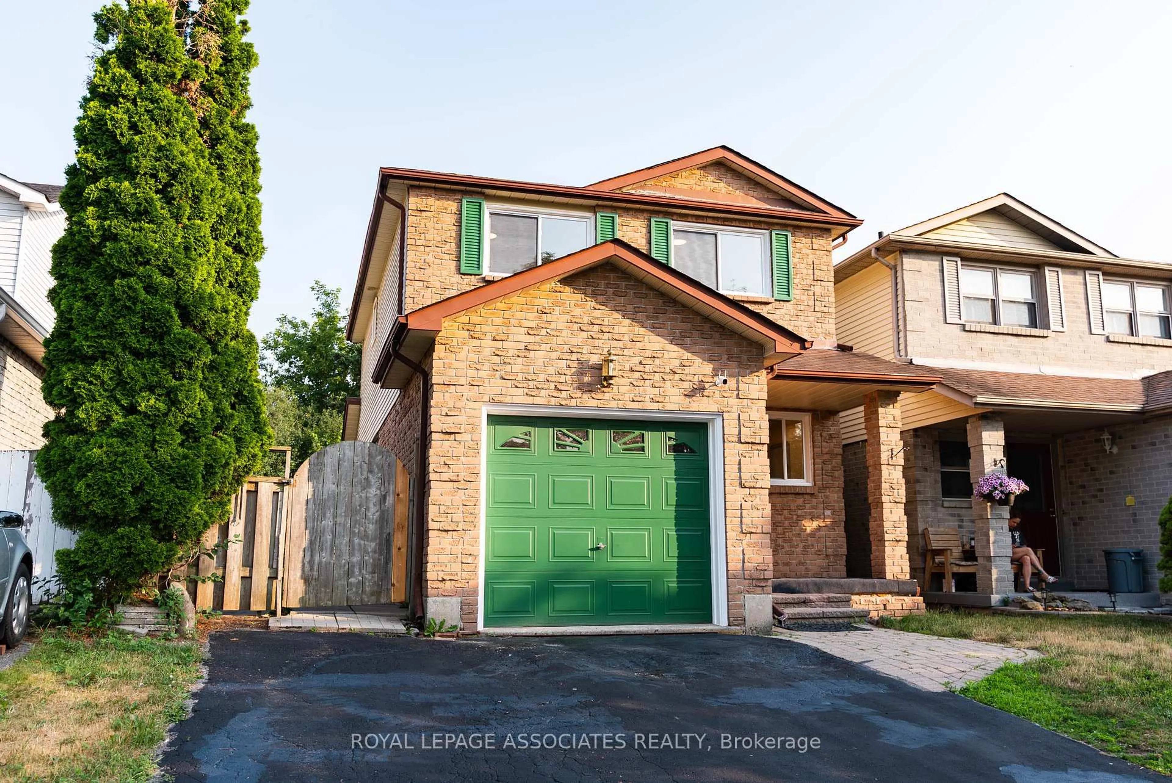 Home with brick exterior material, street for 1553 Norwill Cres, Oshawa Ontario L1G 7V1