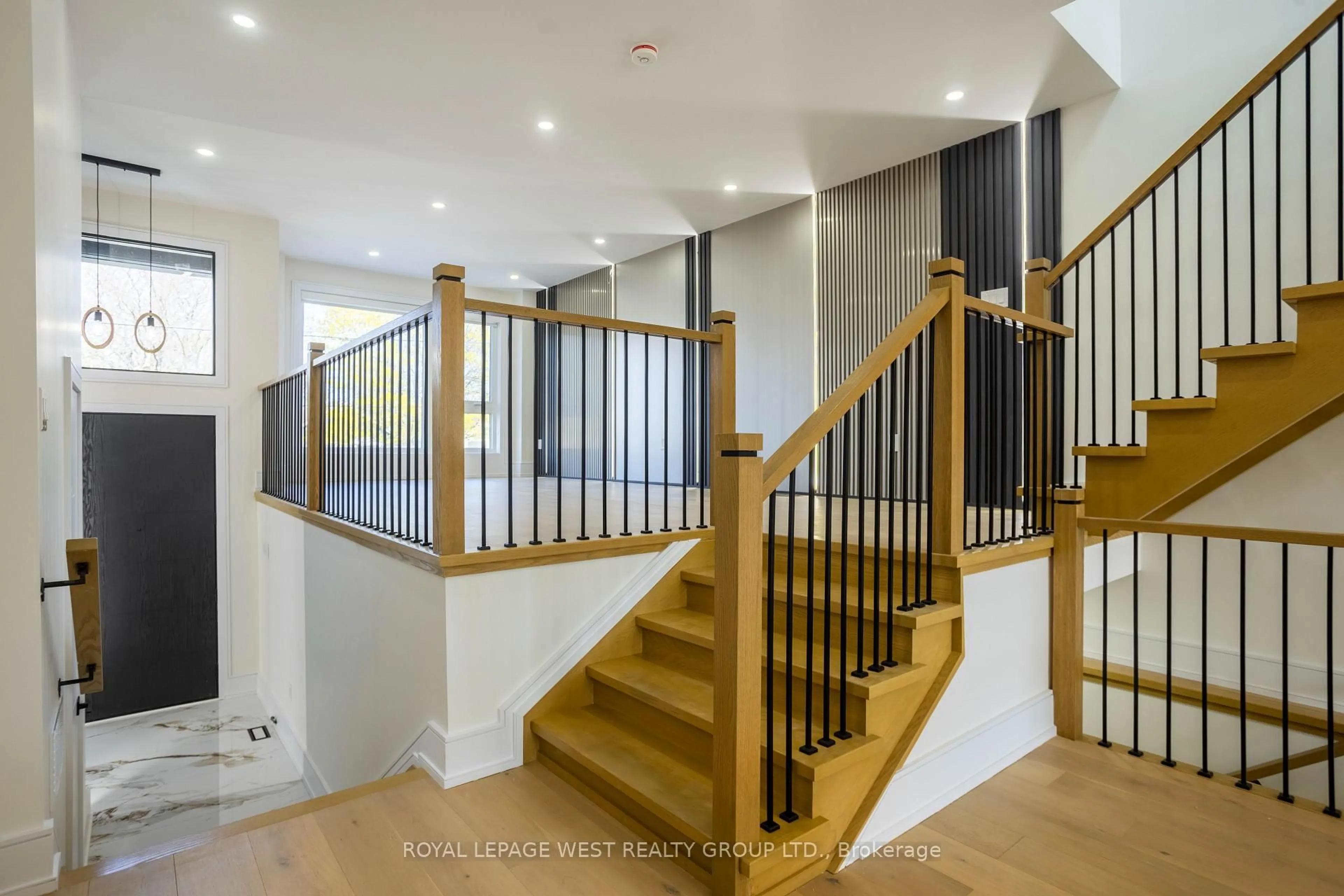 Stairs for 266A Kennedy Rd, Toronto Ontario M1N 3P5