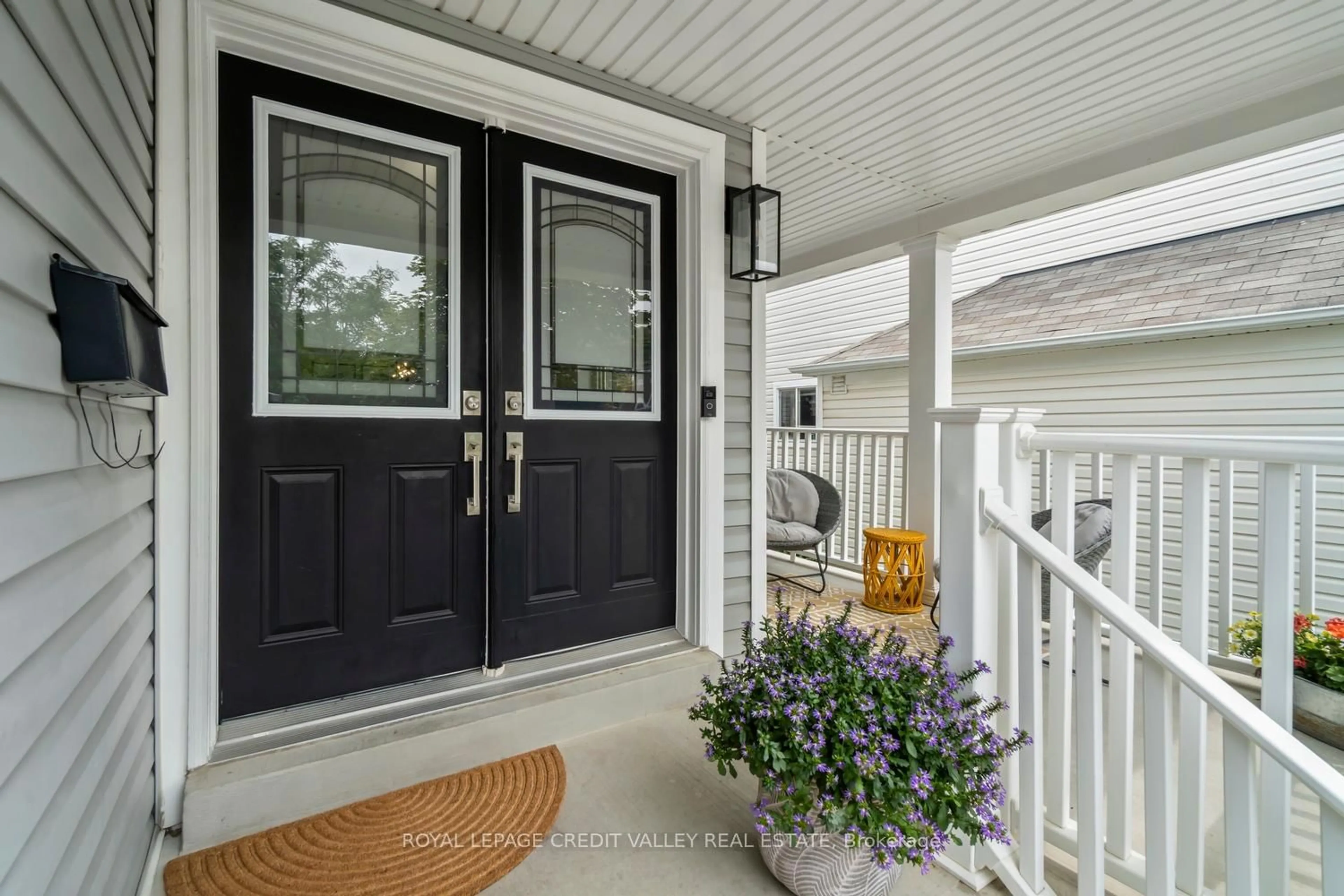 Indoor entryway for 1789 Badgley Dr, Oshawa Ontario L1K 0H6