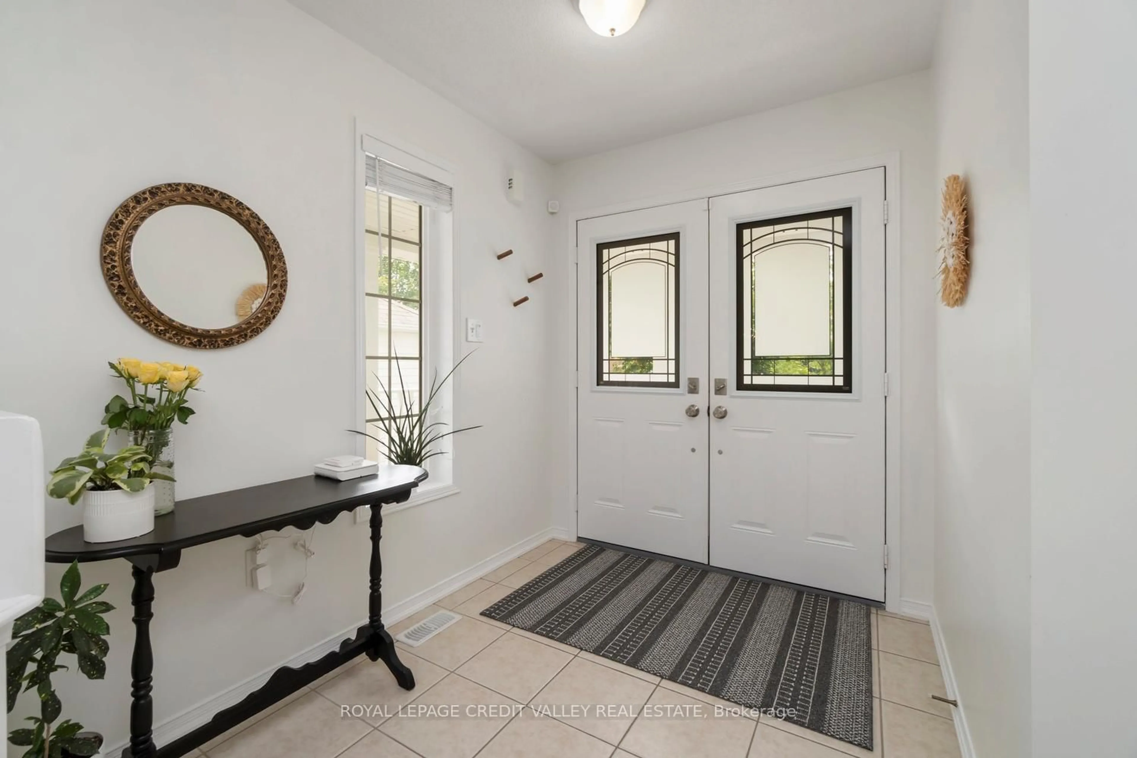 Indoor entryway for 1789 Badgley Dr, Oshawa Ontario L1K 0H6