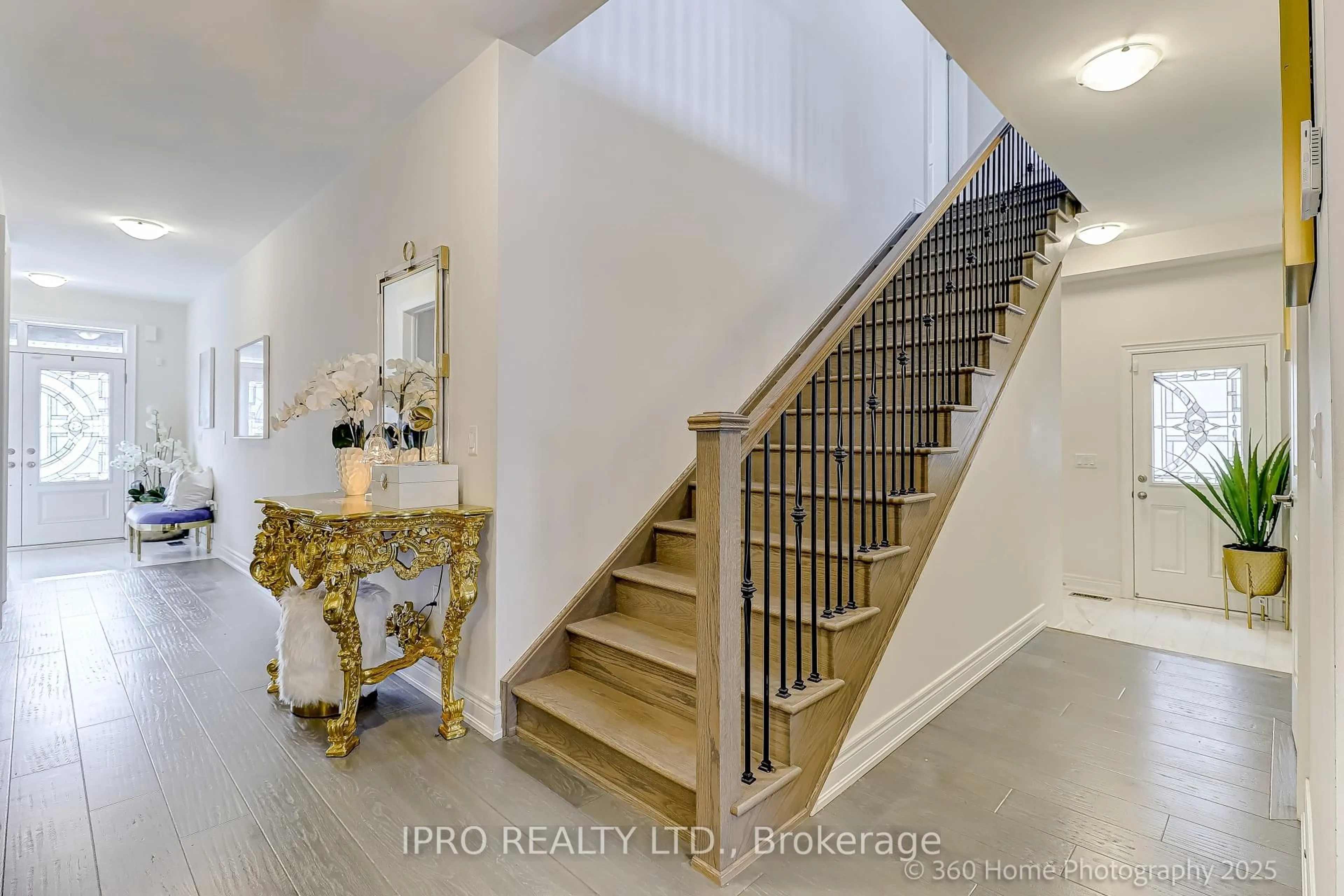 Indoor entryway for 2486 Florentine Pl, Pickering Ontario L1X 0H2
