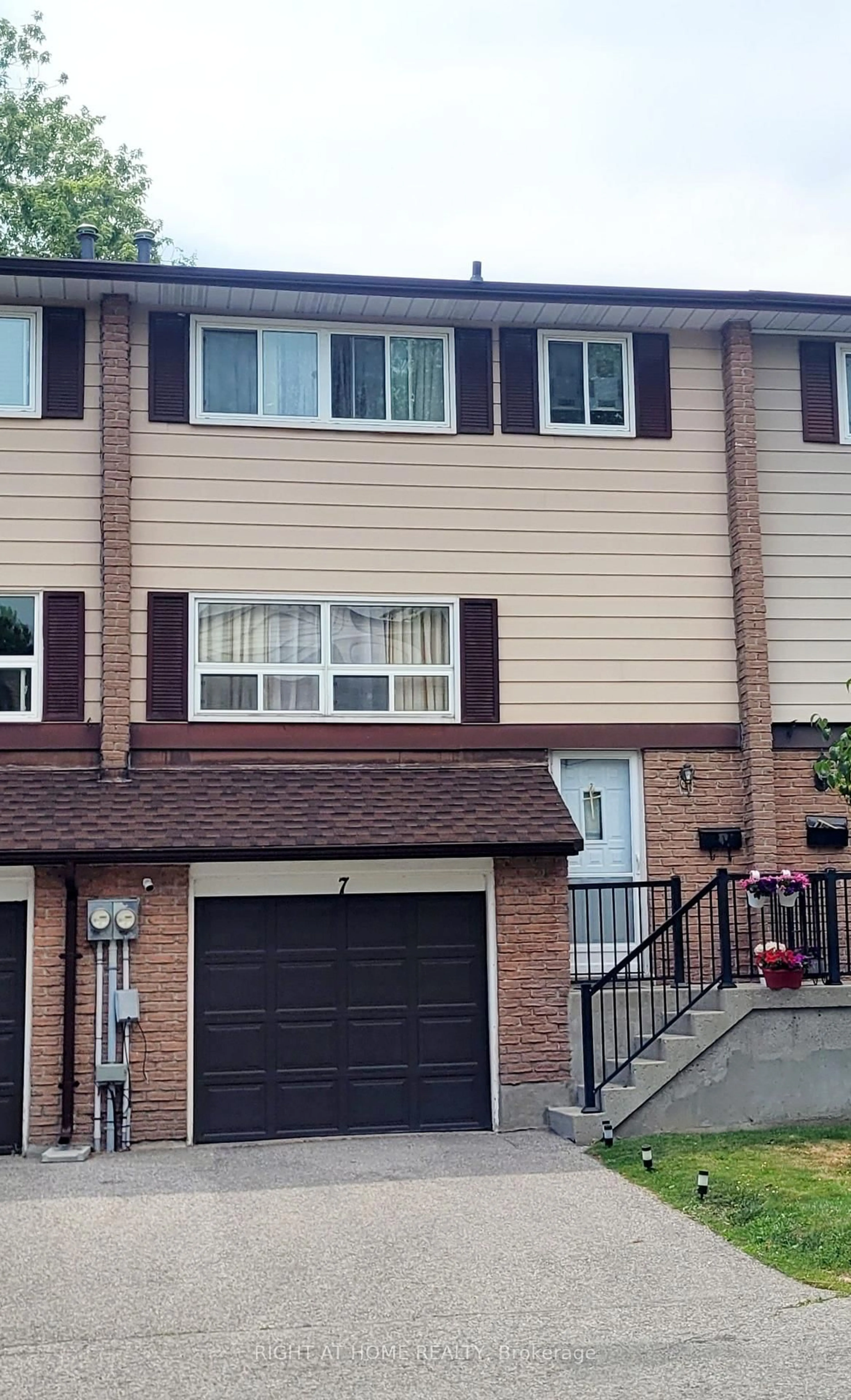 Home with vinyl exterior material, street for 320 Blackthorn St #7, Oshawa Ontario L1K 1K9