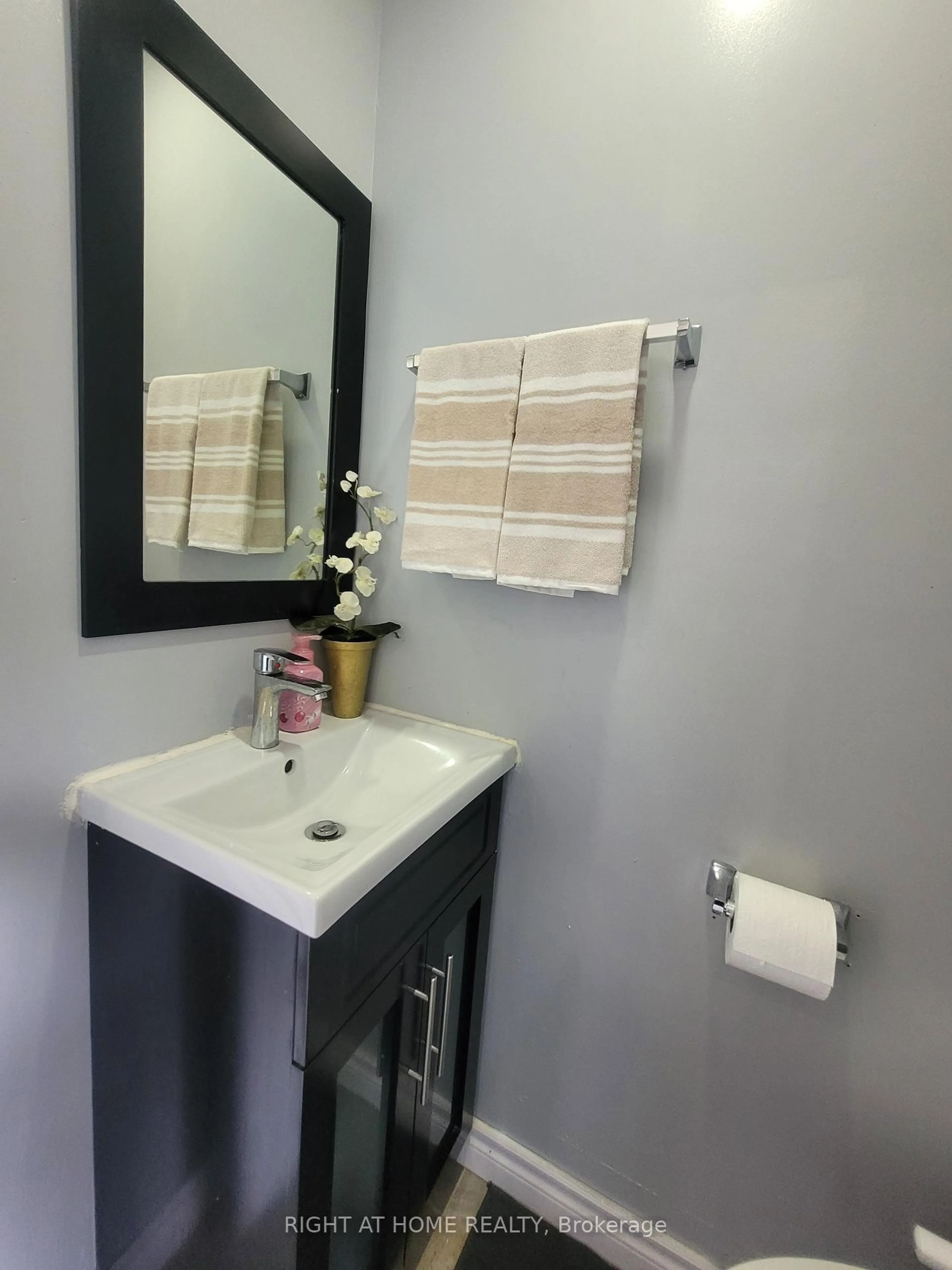 Standard bathroom, ceramic/tile floor for 320 Blackthorn St #7, Oshawa Ontario L1K 1K9