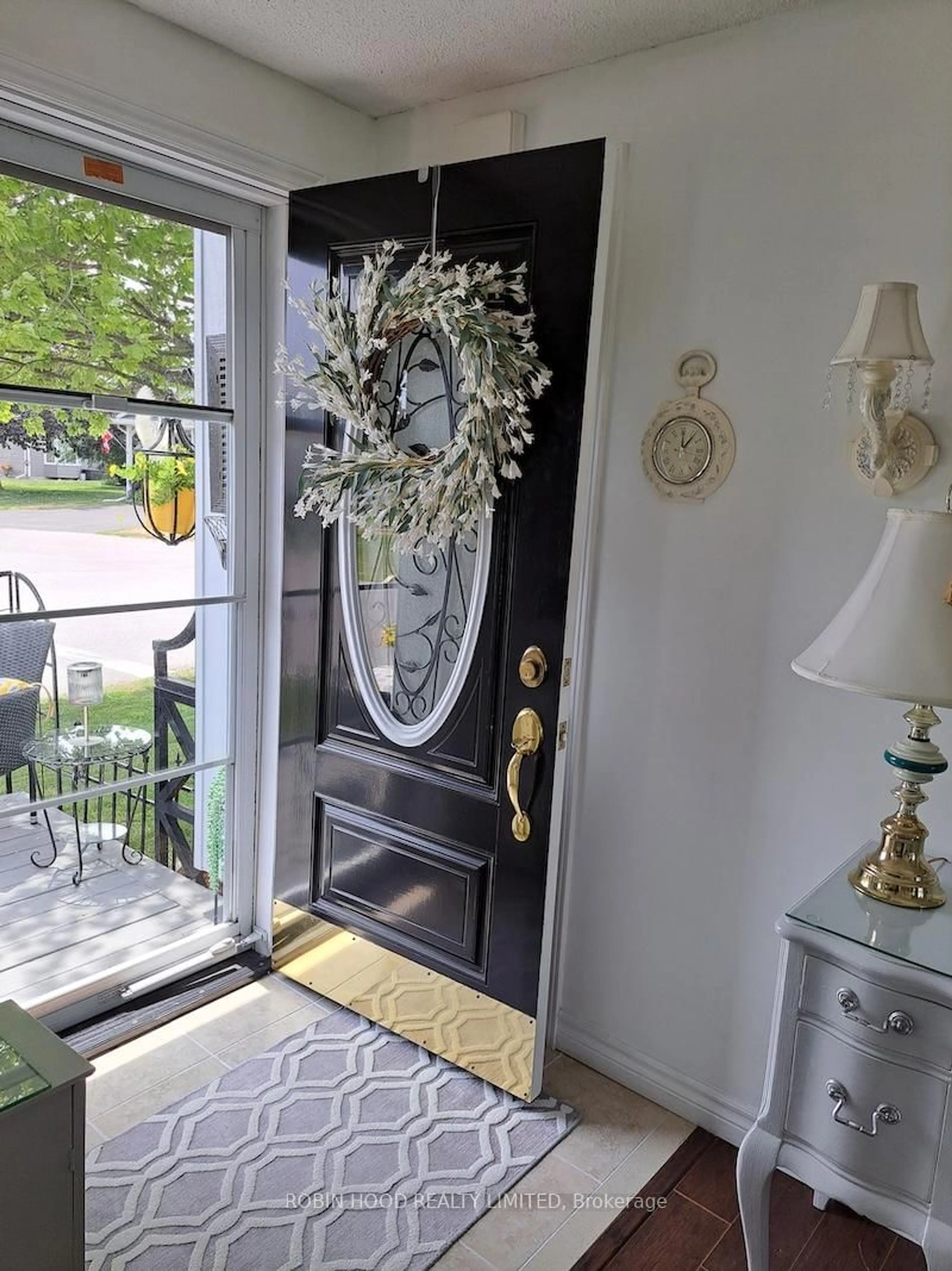 Indoor entryway for 114 Wilmot Tr, Clarington Ontario L1B 1B9