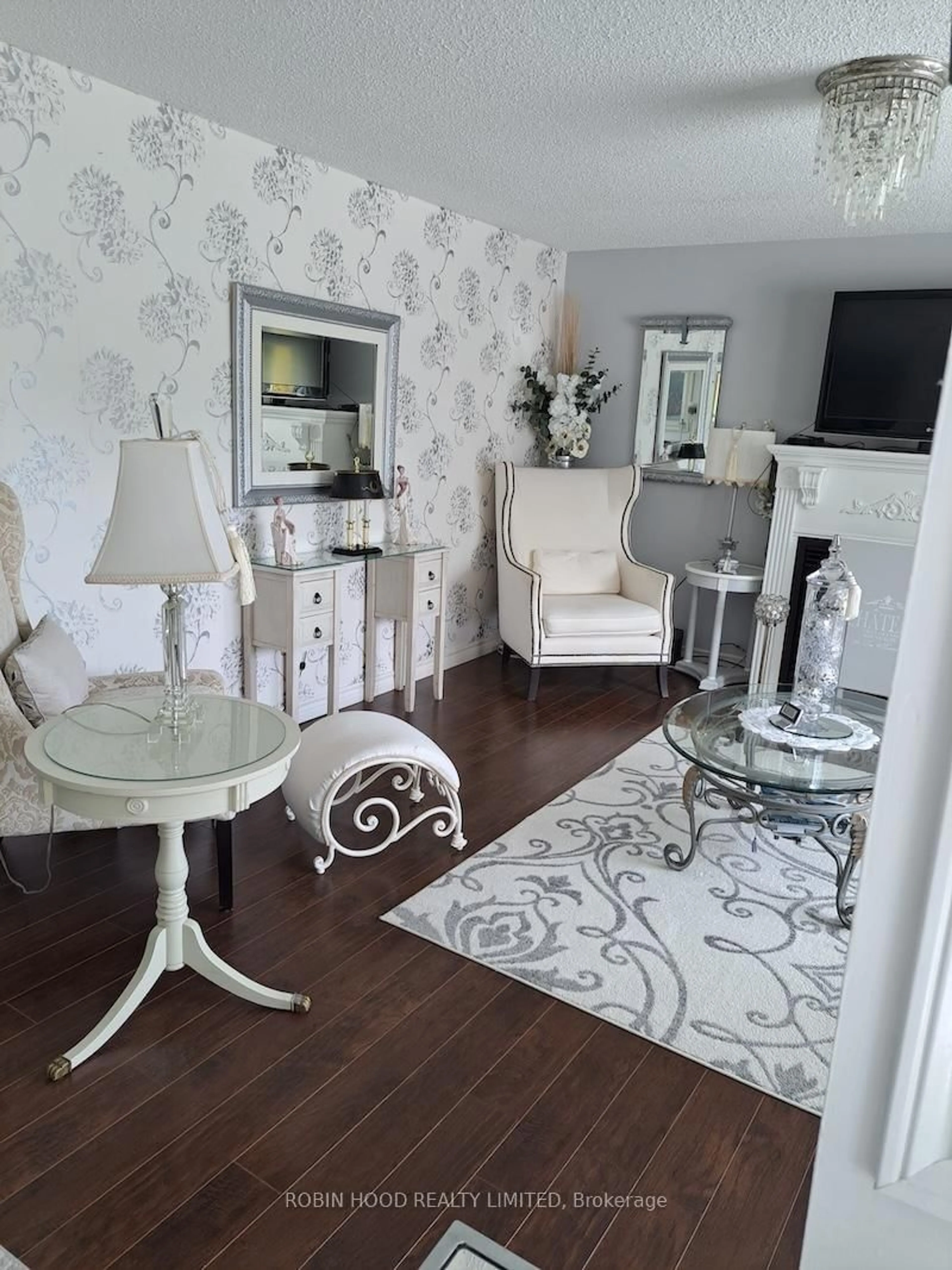 Living room with furniture, wood/laminate floor for 114 Wilmot Tr, Clarington Ontario L1B 1B9