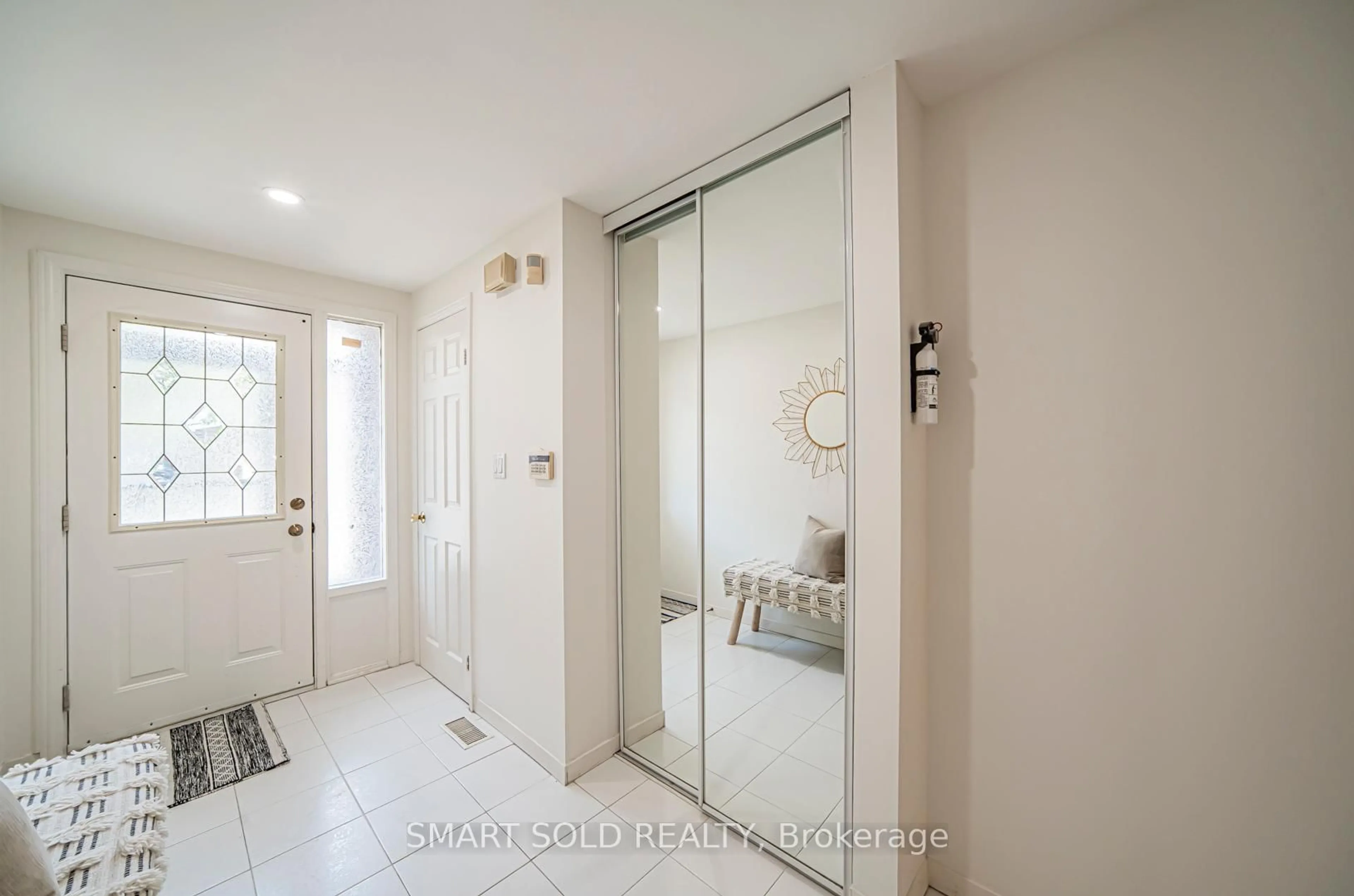 Indoor entryway for 2800 Midland Ave #19, Toronto Ontario M1S 3K7