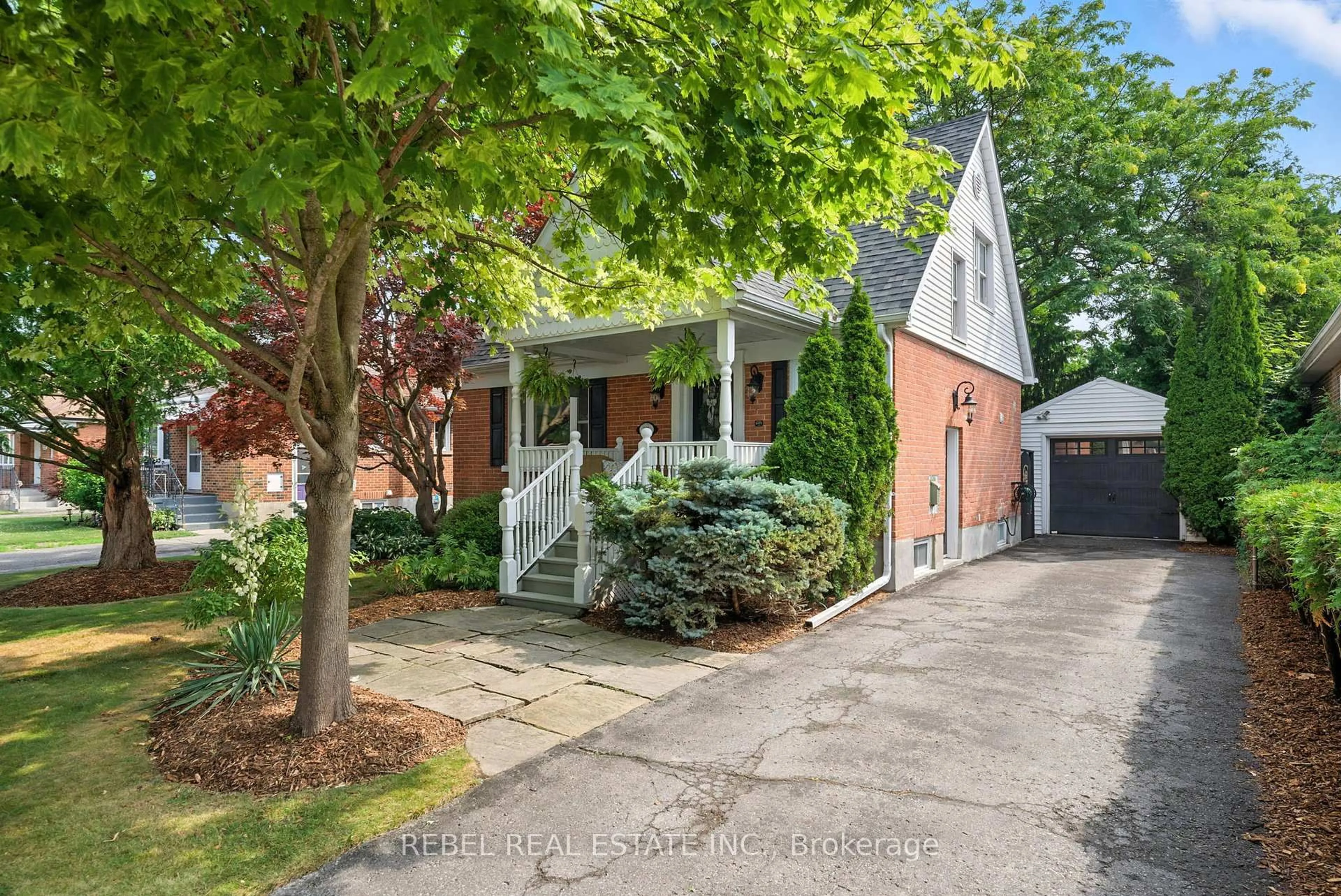 Home with brick exterior material, street for 831 Mary St, Oshawa Ontario L1G 5G5
