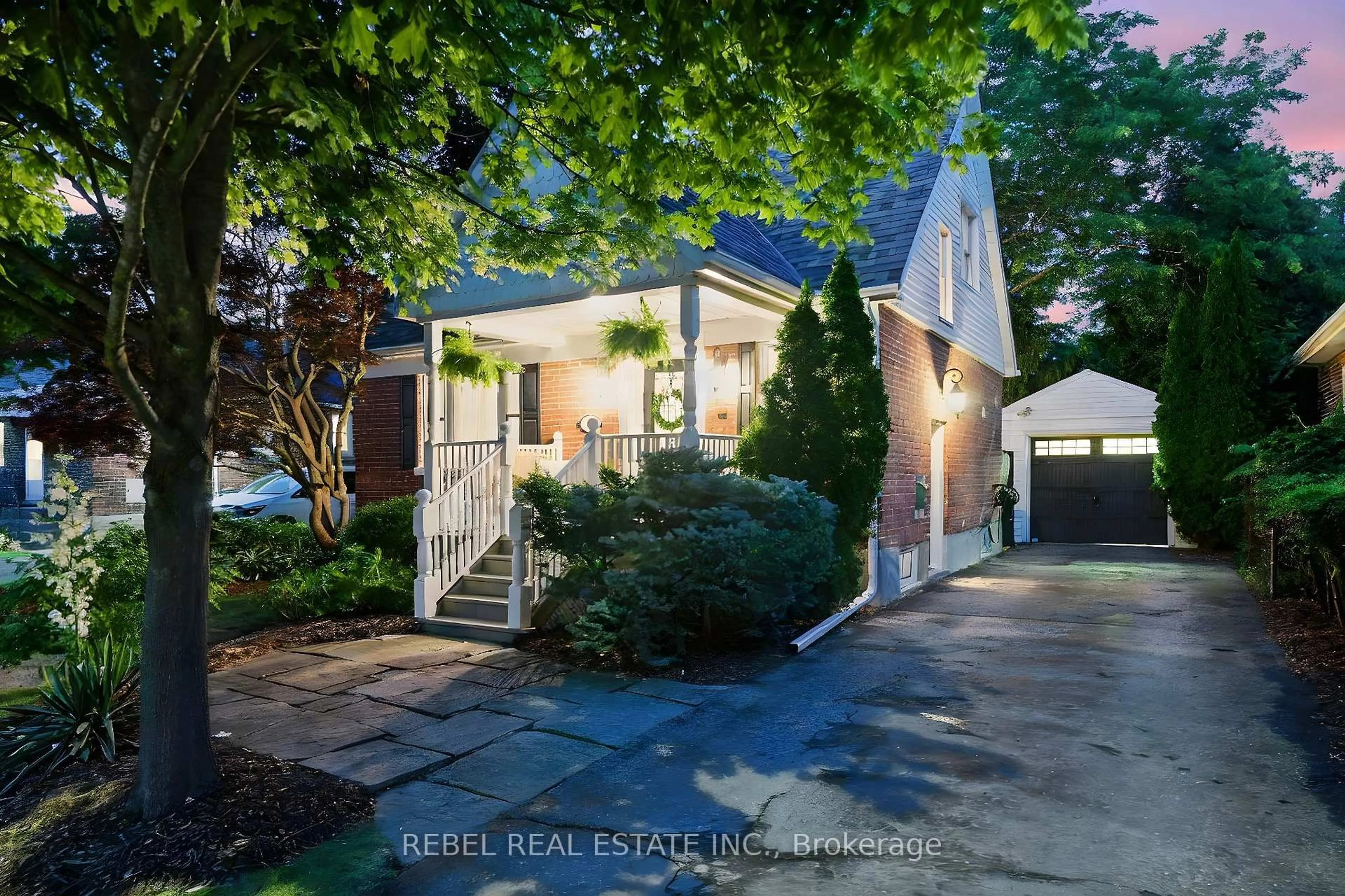 Home with brick exterior material, street for 831 Mary St, Oshawa Ontario L1G 5G5