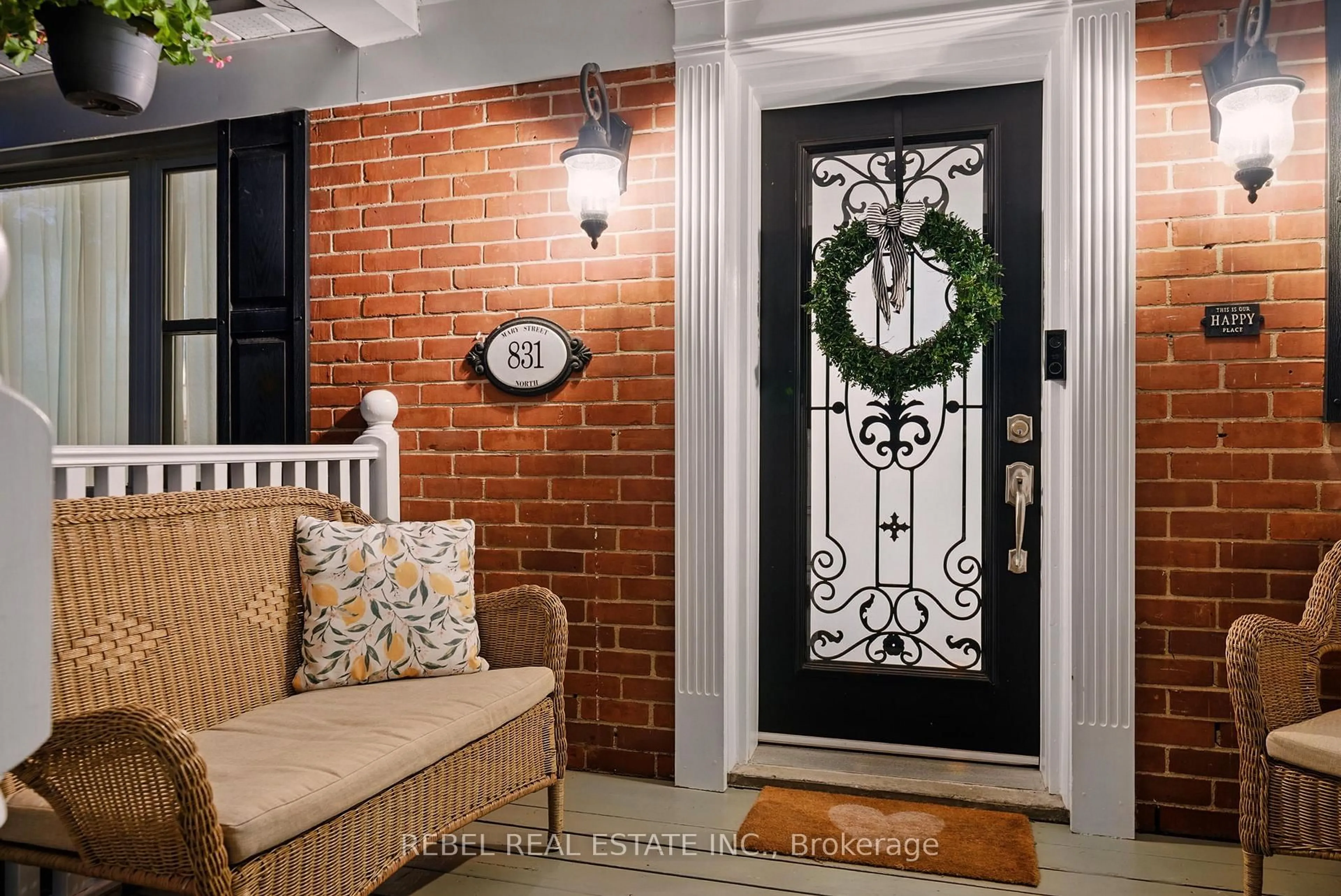Indoor entryway for 831 Mary St, Oshawa Ontario L1G 5G5