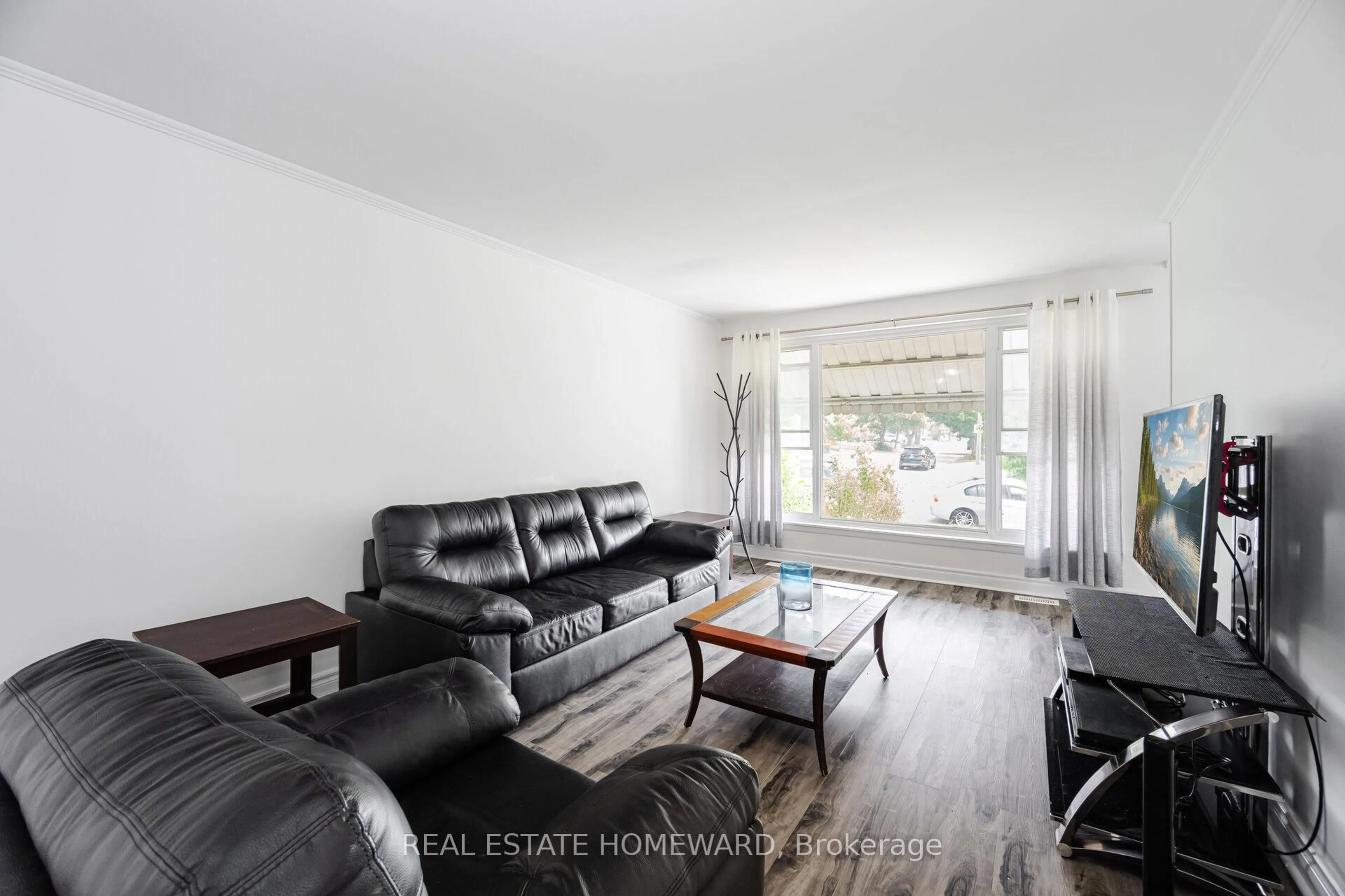 Living room with furniture, unknown for 122 Santamonica Blvd, Toronto Ontario M1L 4H5