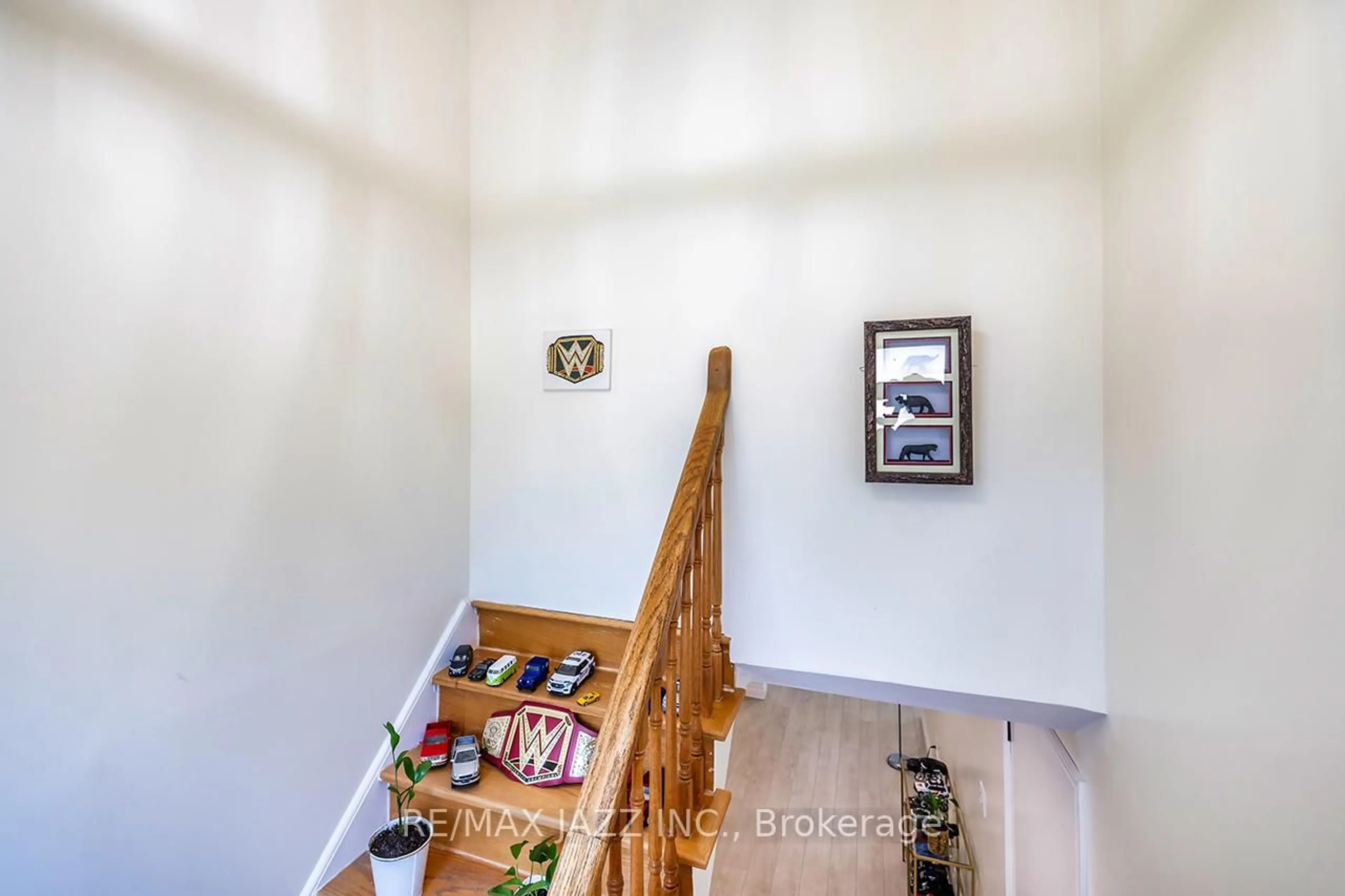 Unknown for 843 Charisma Cres, Oshawa Ontario L1J 7S8