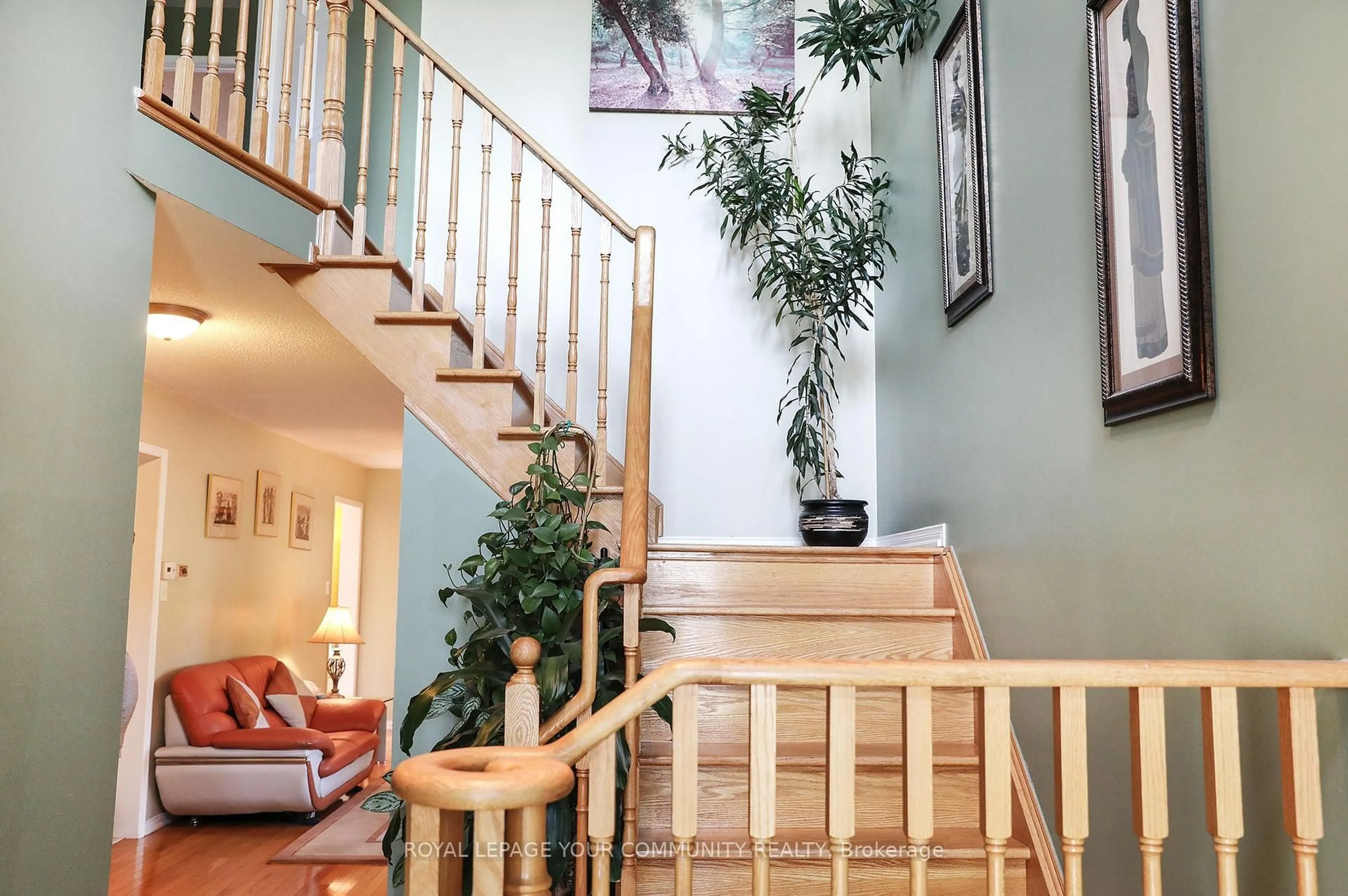 Indoor foyer for 20 May Apple Terr, Toronto Ontario M1E 5J8