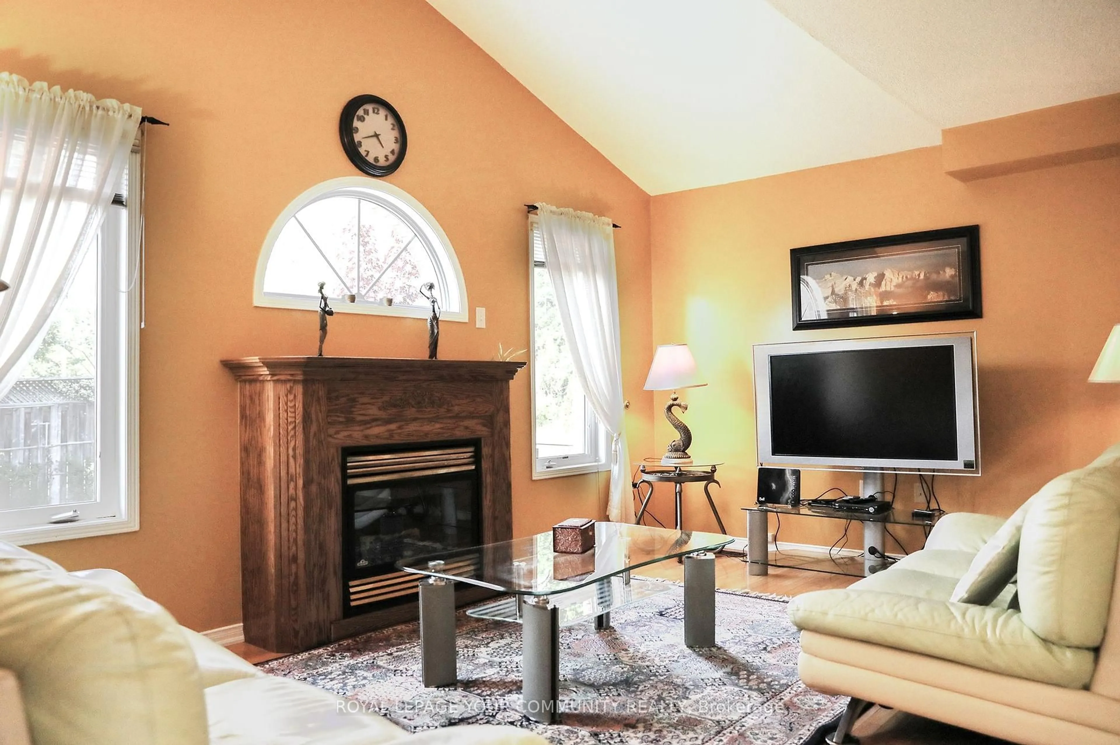 Living room with furniture, unknown for 20 May Apple Terr, Toronto Ontario M1E 5J8