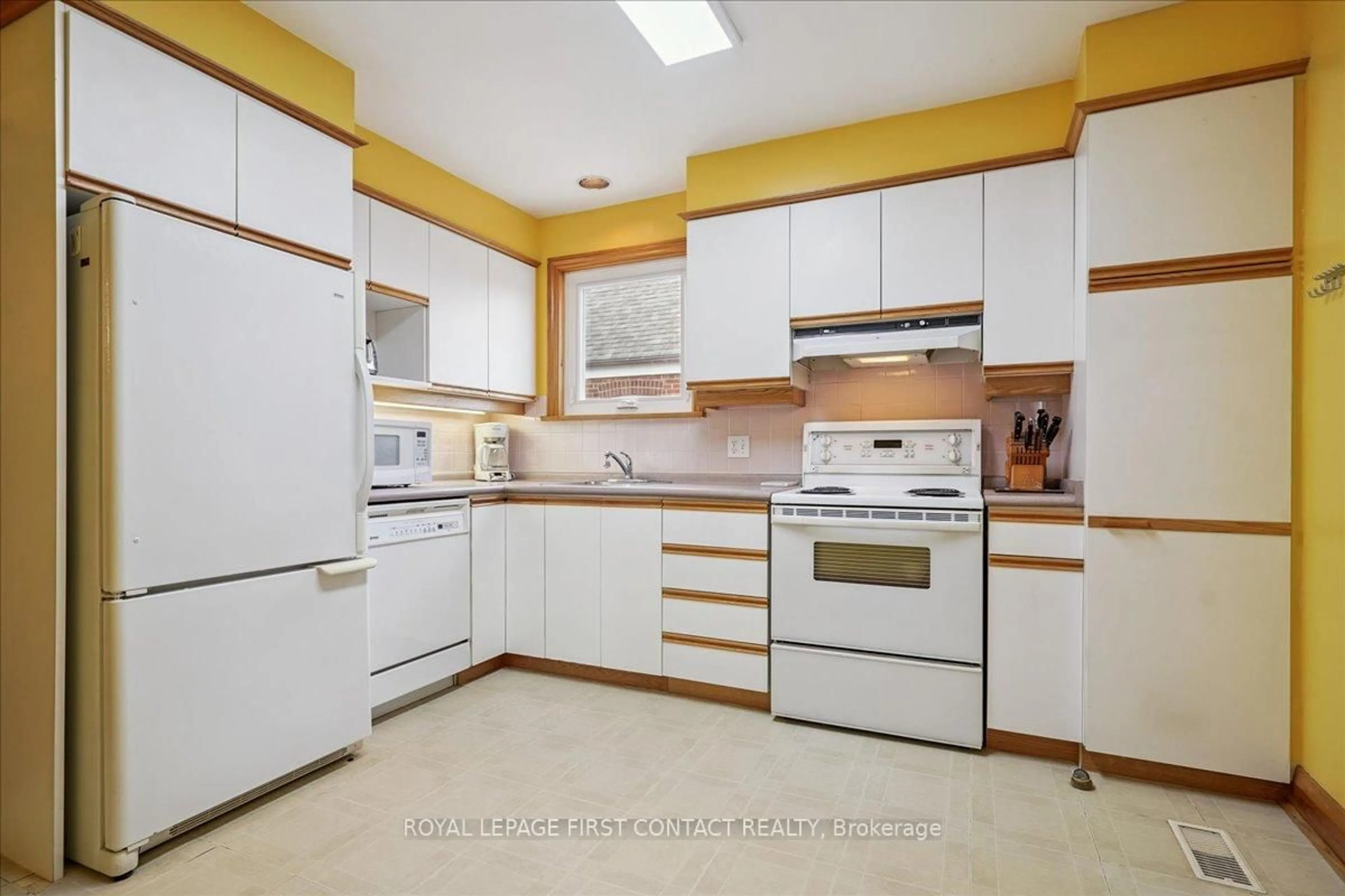 Standard kitchen, ceramic/tile floor for 5 Radnor Ave, Toronto Ontario M1P 1G3