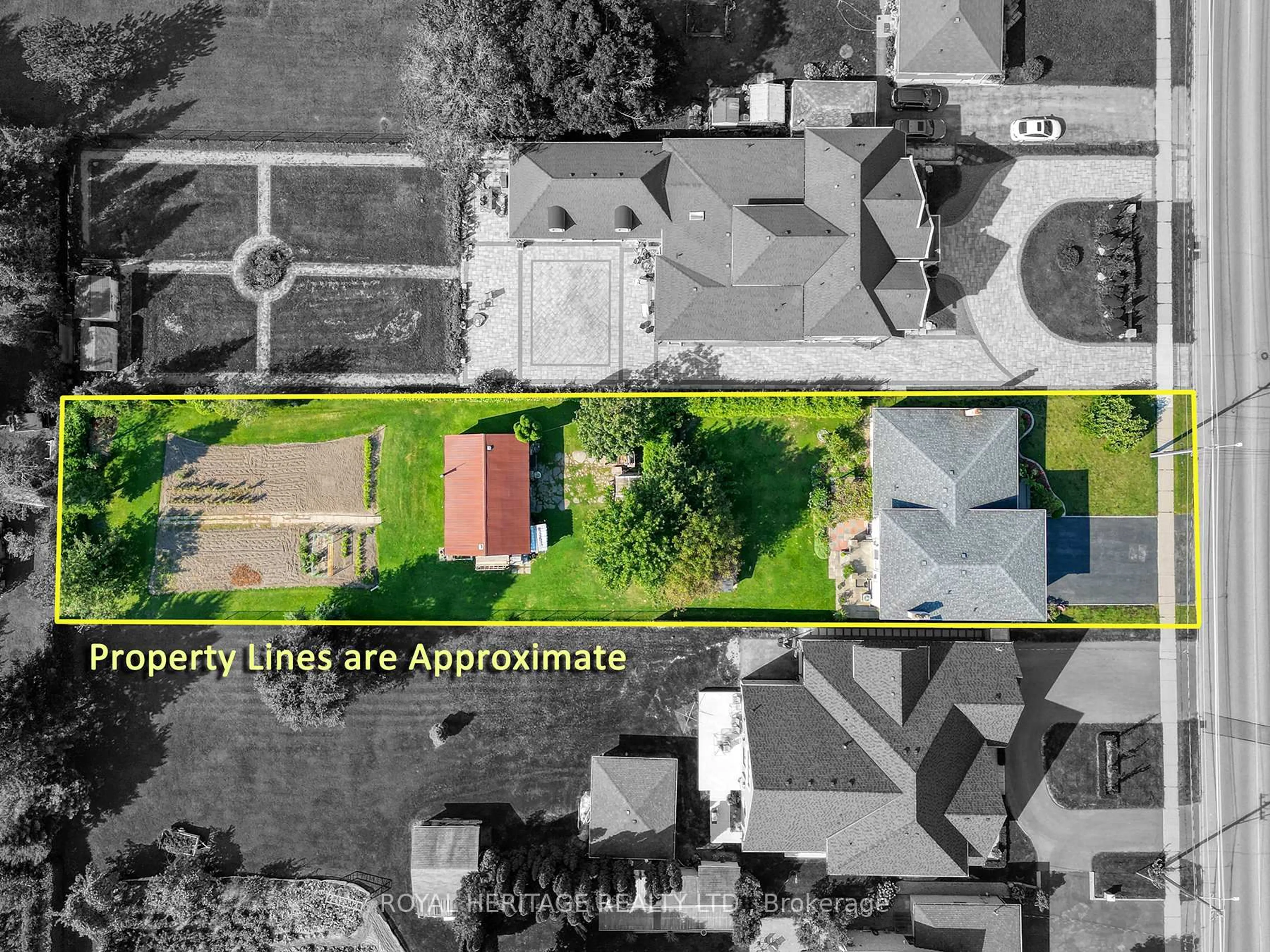 A pic from outside/outdoor area/front of a property/back of a property/a pic from drone, street for 46 Garrard Rd, Whitby Ontario L1N 3K5