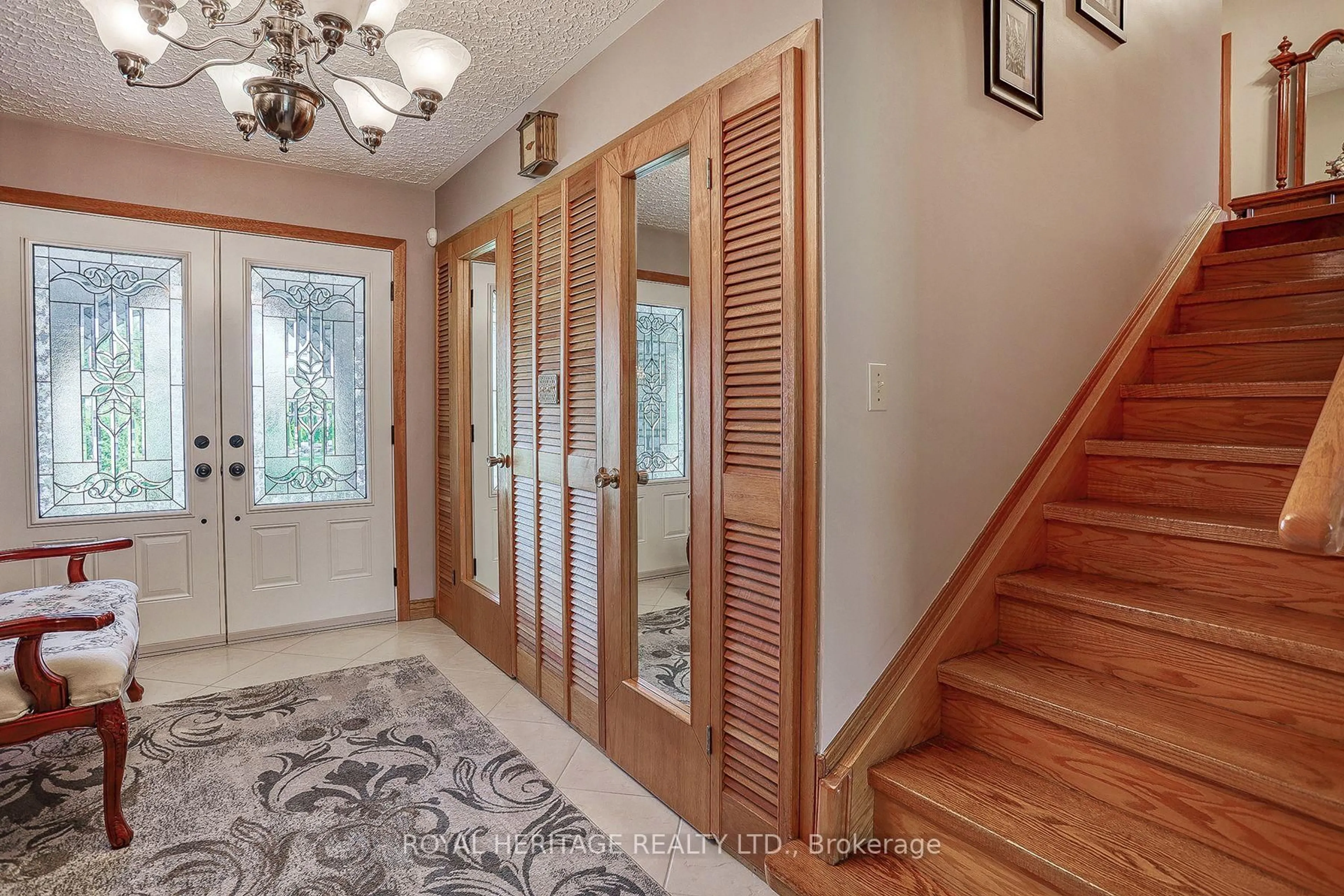 Indoor entryway for 46 Garrard Rd, Whitby Ontario L1N 3K5